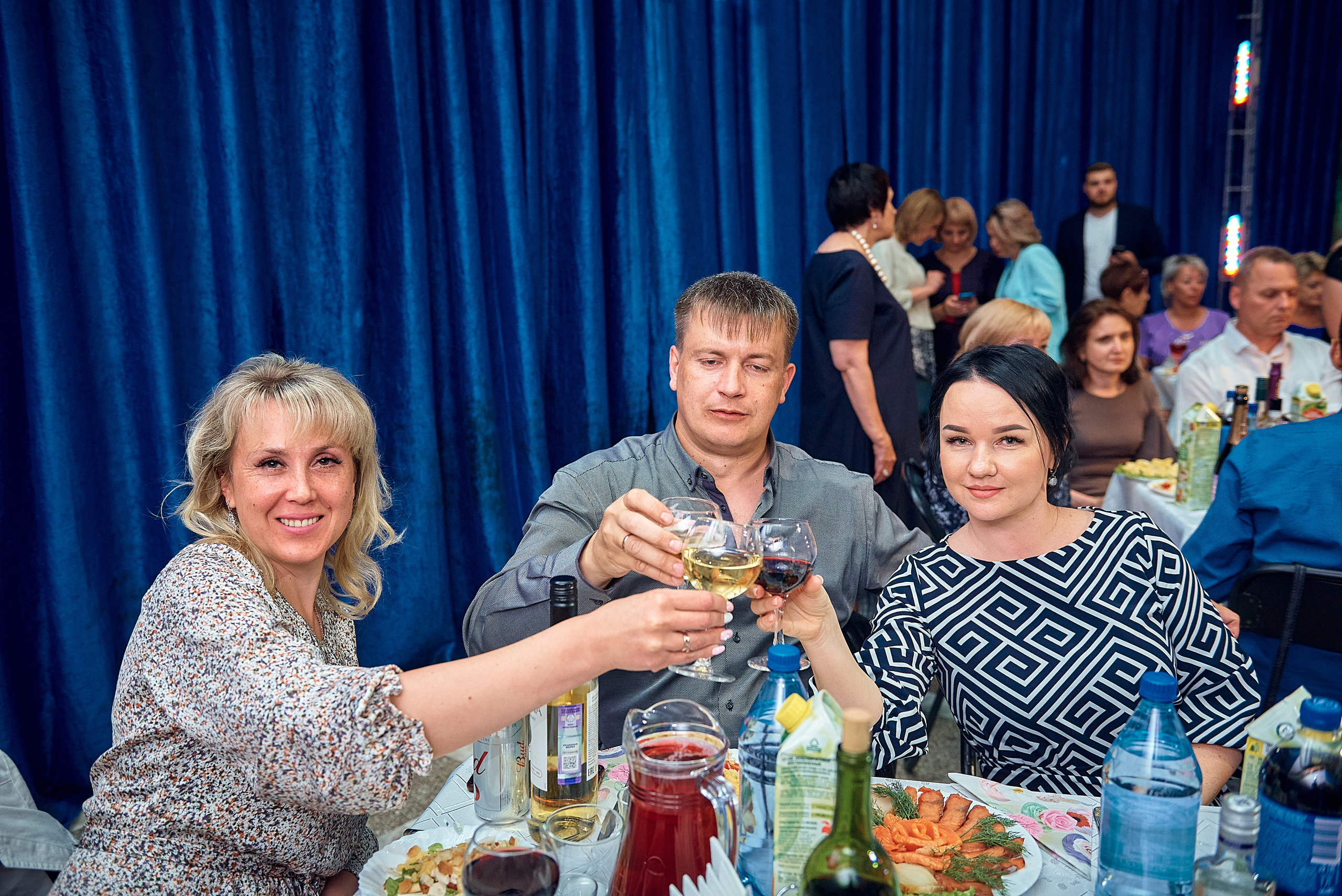 Выпускной 11 кл школа 100 2021 г. Семейный, свадебный, школьный фотограф в Железногорске Целуев Андрей