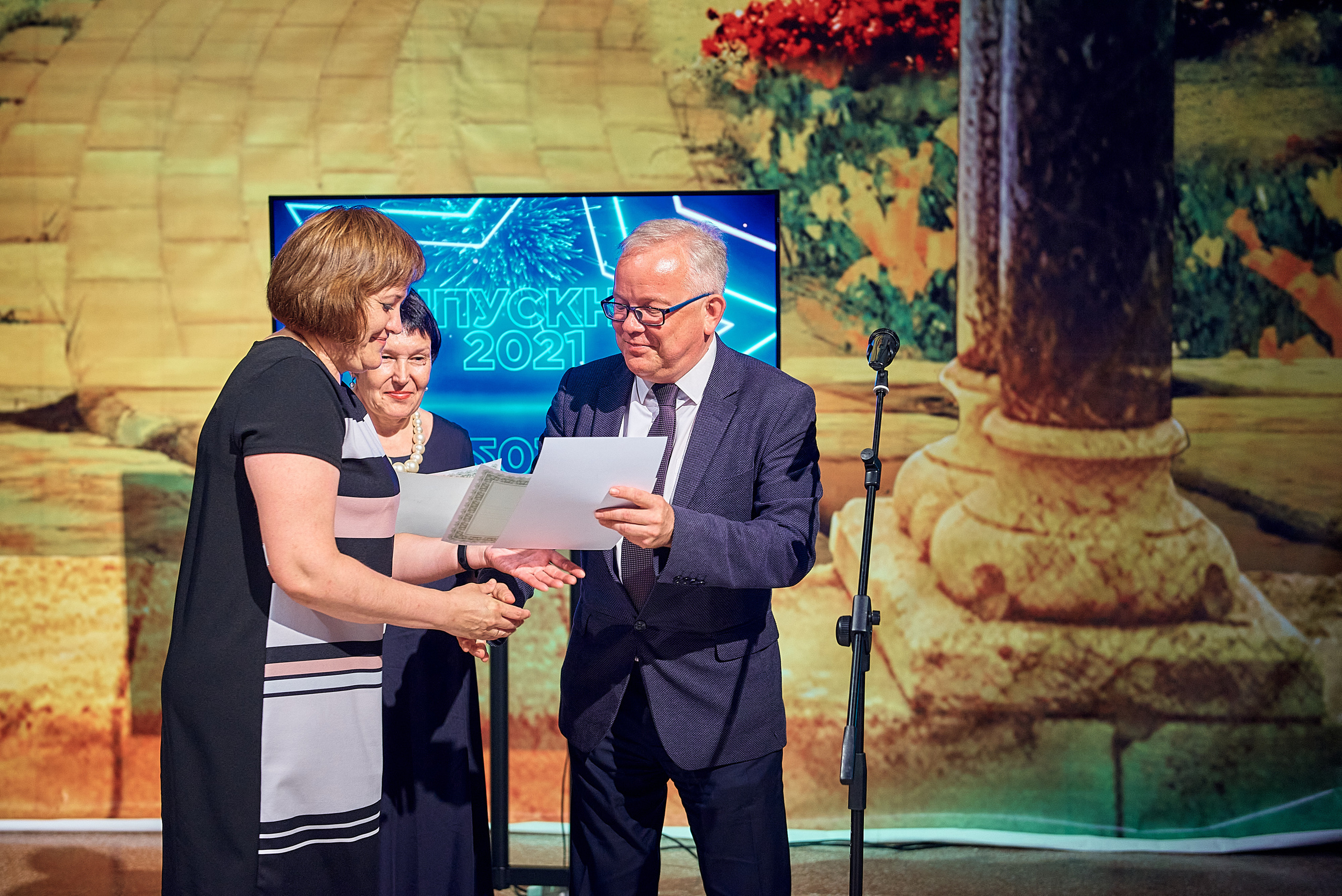 Выпускной 11 кл школа 100 2021 г. Семейный, свадебный, школьный фотограф в Железногорске Целуев Андрей