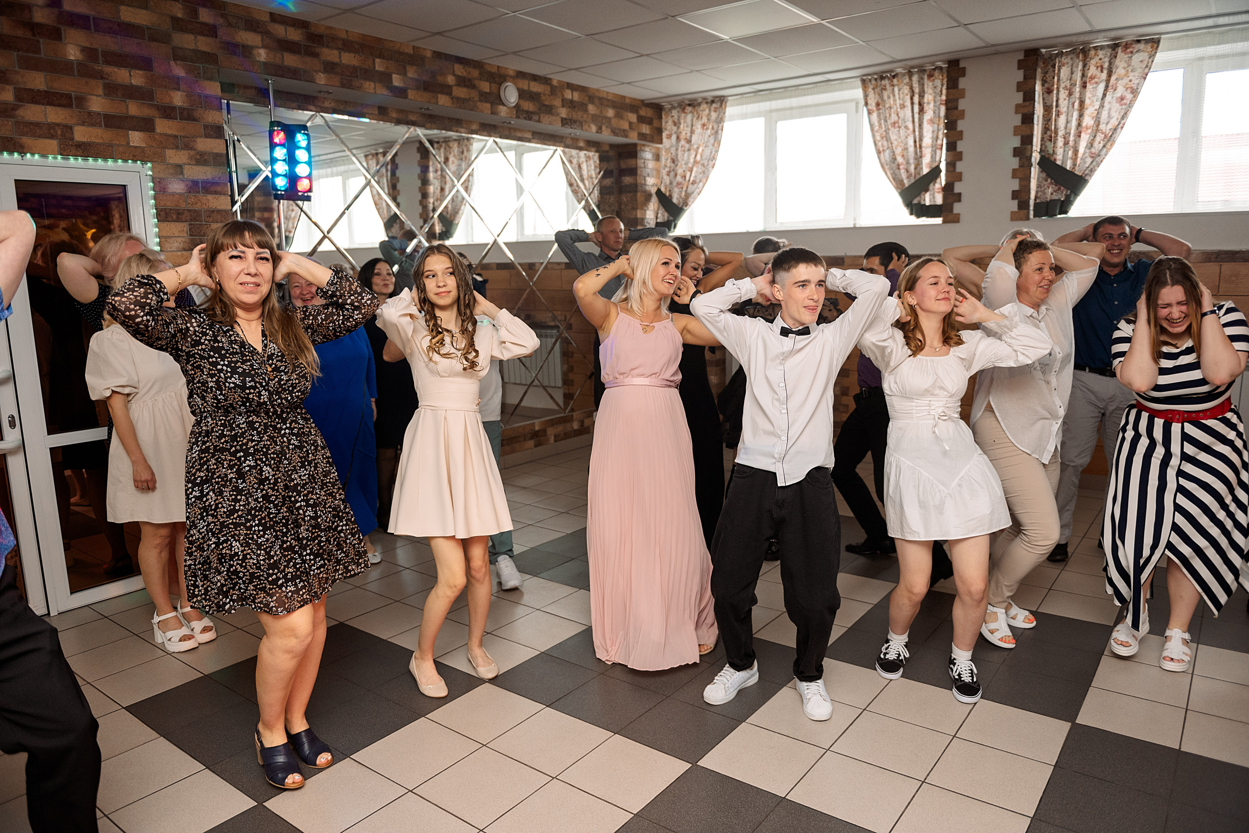 ВЫПУСКНОЙ 9кл. гимназия 91. Семейный, свадебный, школьный фотограф в Железногорске Целуев Андрей