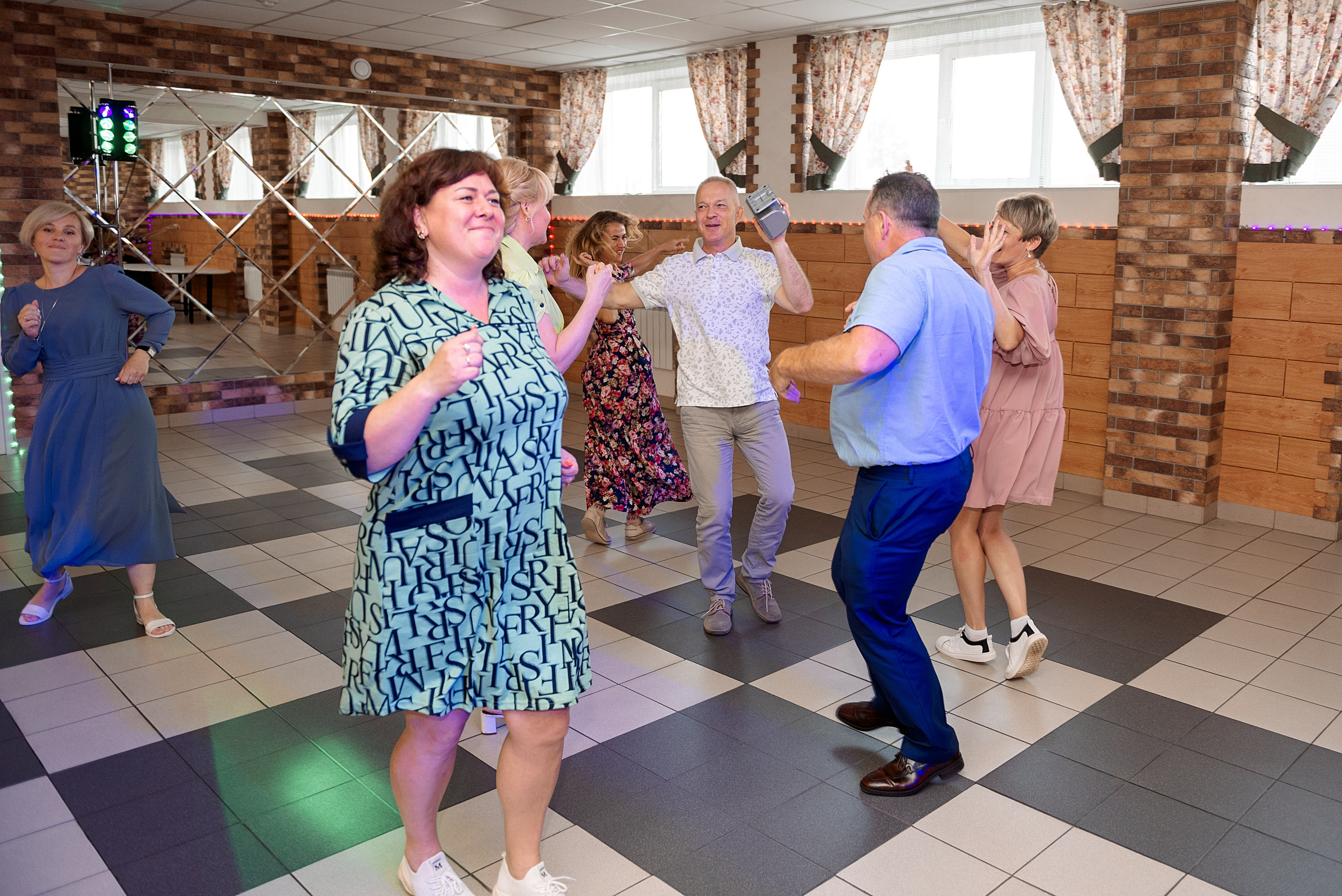 ВЫПУСКНОЙ 9кл. шк.106. Семейный, свадебный, школьный фотограф в Железногорске Целуев Андрей