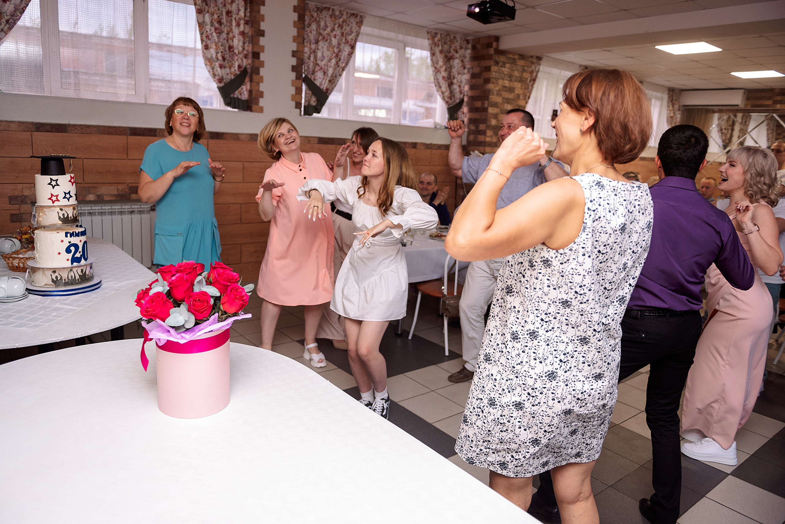 ВЫПУСКНОЙ 9кл. гимназия 91. Семейный, свадебный, школьный фотограф в Железногорске Целуев Андрей