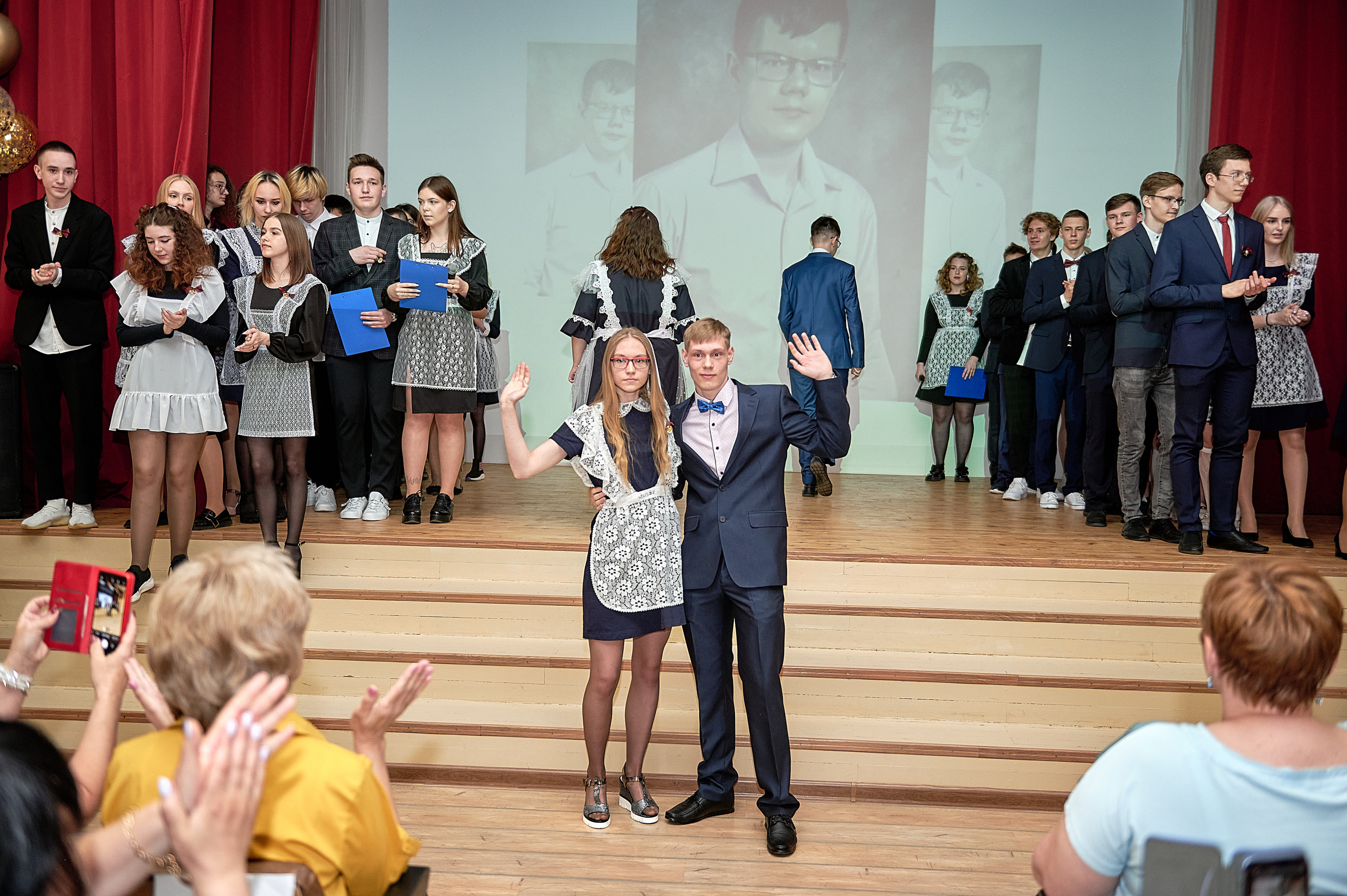 Последний звонок шк. 106 2022. Семейный, свадебный, школьный фотограф в Железногорске Целуев Андрей