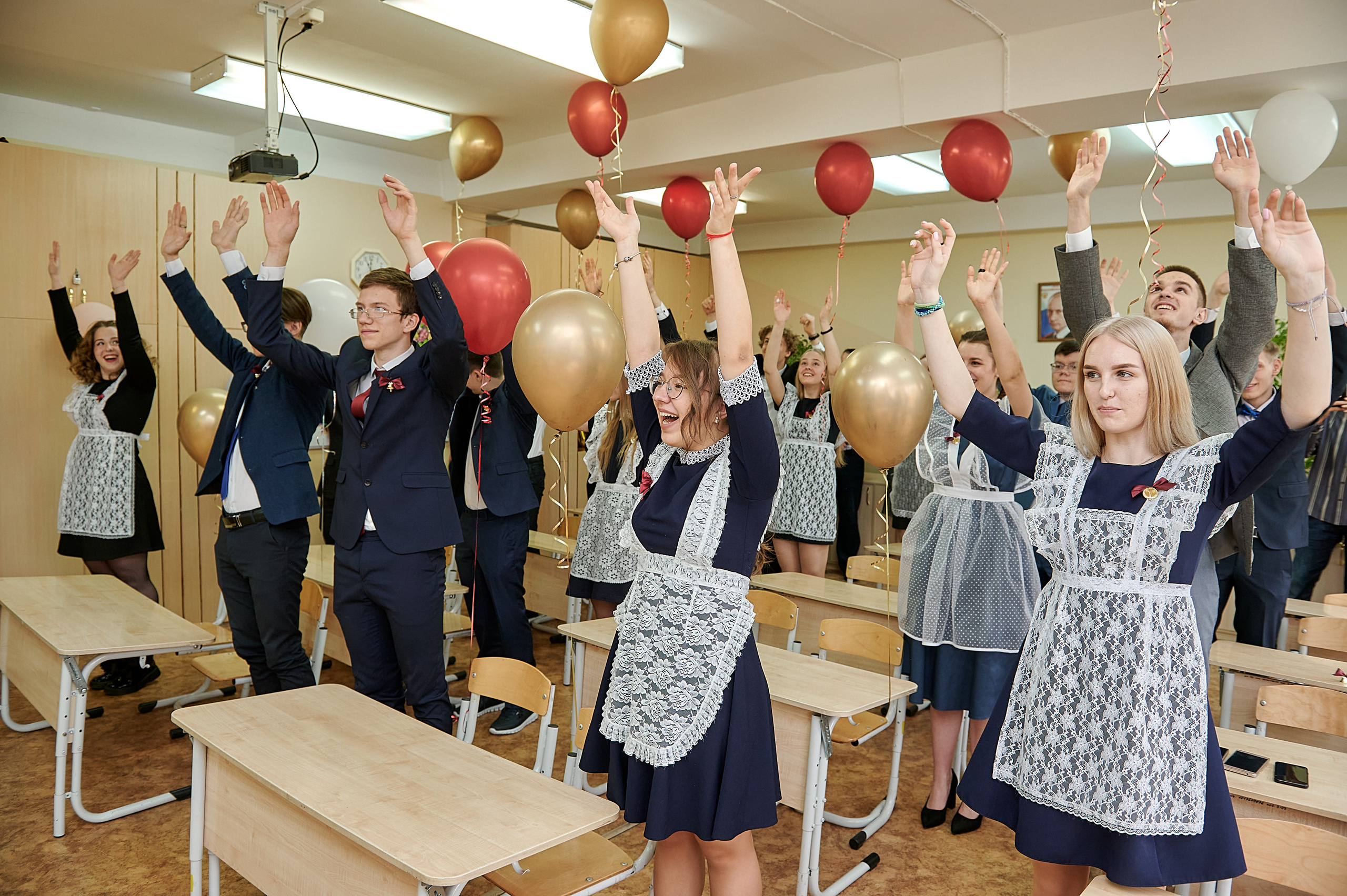 Последний звонок шк. 106 2022. Семейный, свадебный, школьный фотограф в Железногорске Целуев Андрей