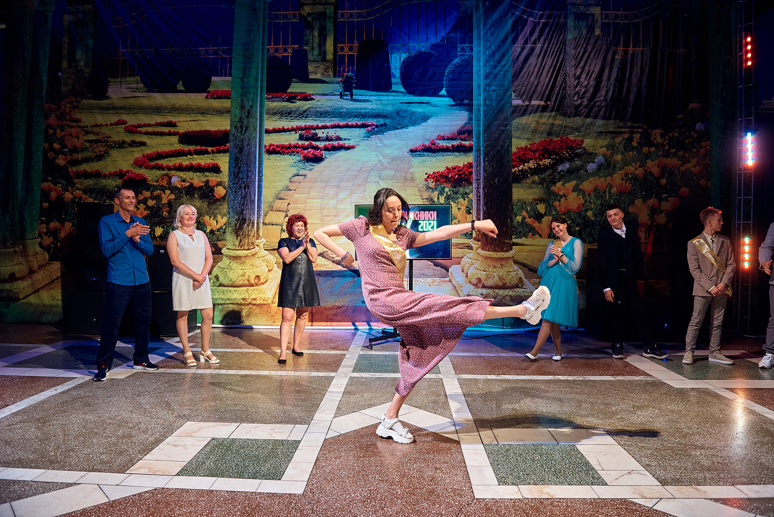 Выпускной 11 кл школа 100 2021 г. Семейный, свадебный, школьный фотограф в Железногорске Целуев Андрей