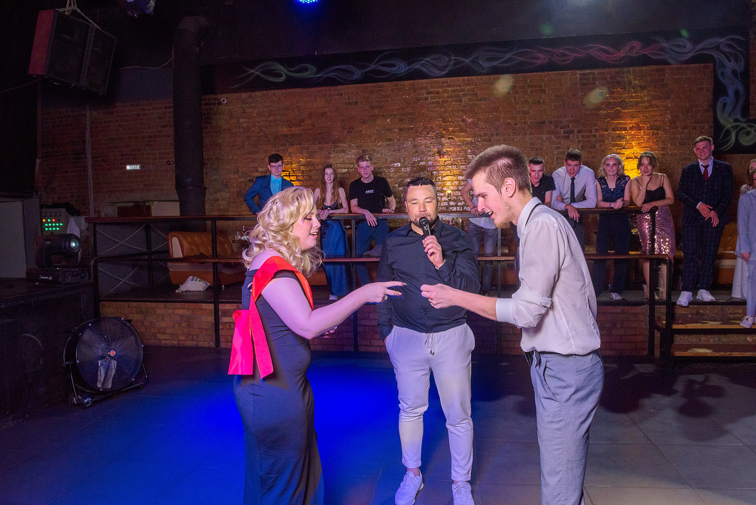 ВЫПУСКНОЙ 11А шк106. Семейный, свадебный, школьный фотограф в Железногорске Целуев Андрей