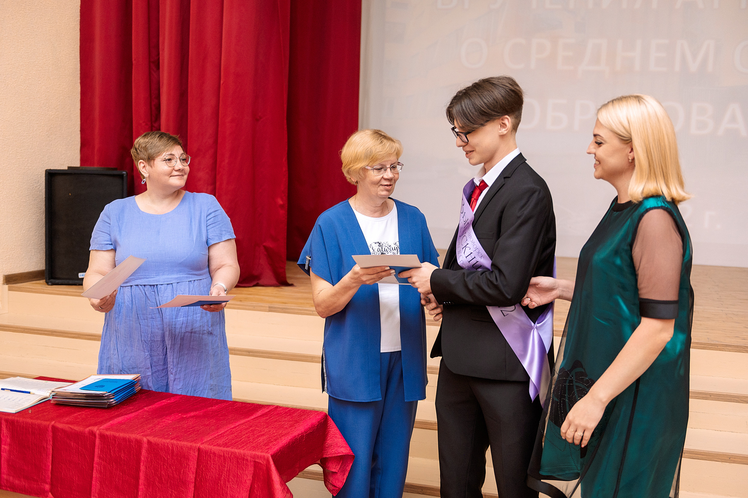 ВЫПУСКНОЙ 11А шк106. Семейный, свадебный, школьный фотограф в Железногорске Целуев Андрей