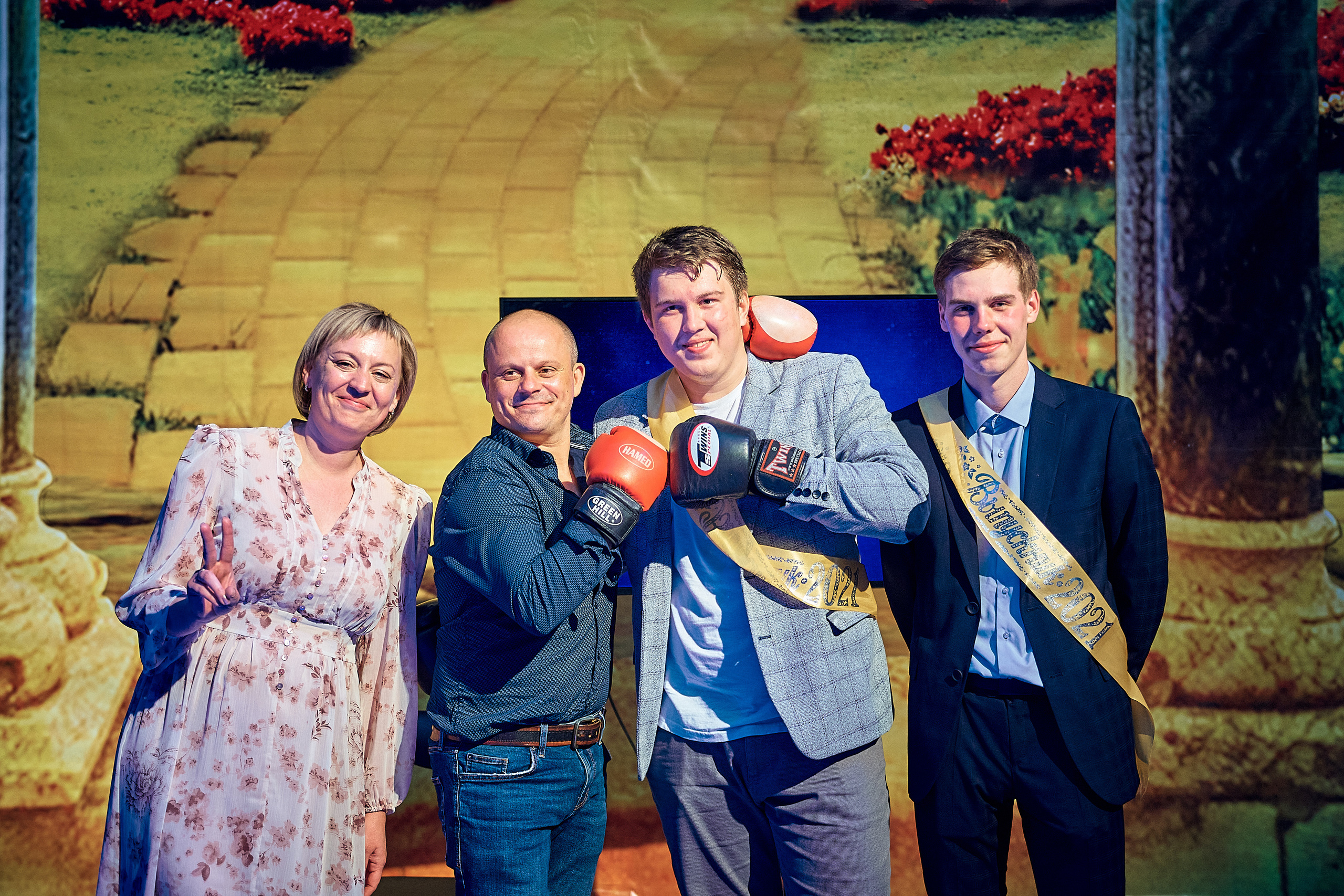 Выпускной 11 кл школа 100 2021 г. Семейный, свадебный, школьный фотограф в Железногорске Целуев Андрей