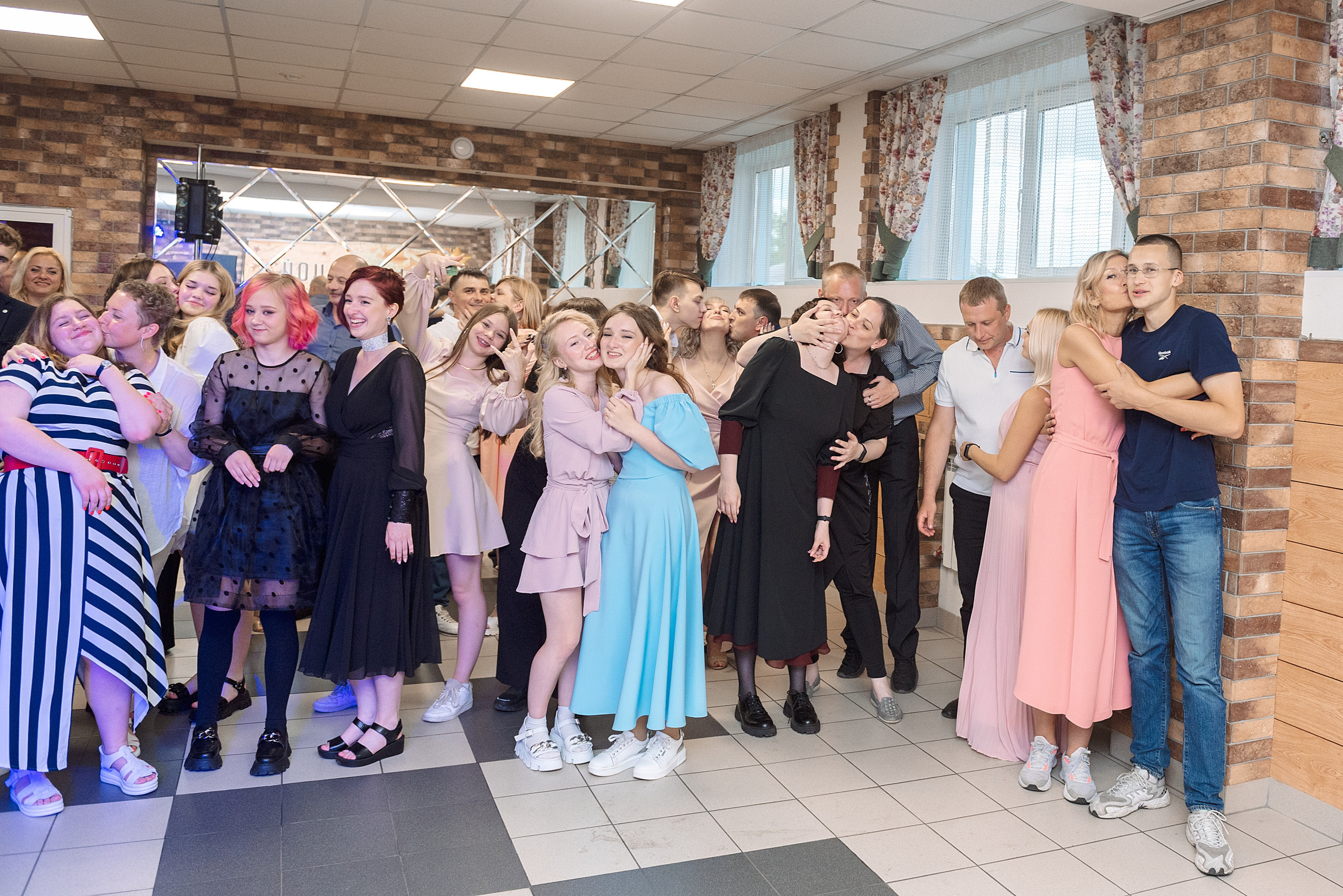 ВЫПУСКНОЙ 9кл. гимназия 91. Семейный, свадебный, школьный фотограф в Железногорске Целуев Андрей