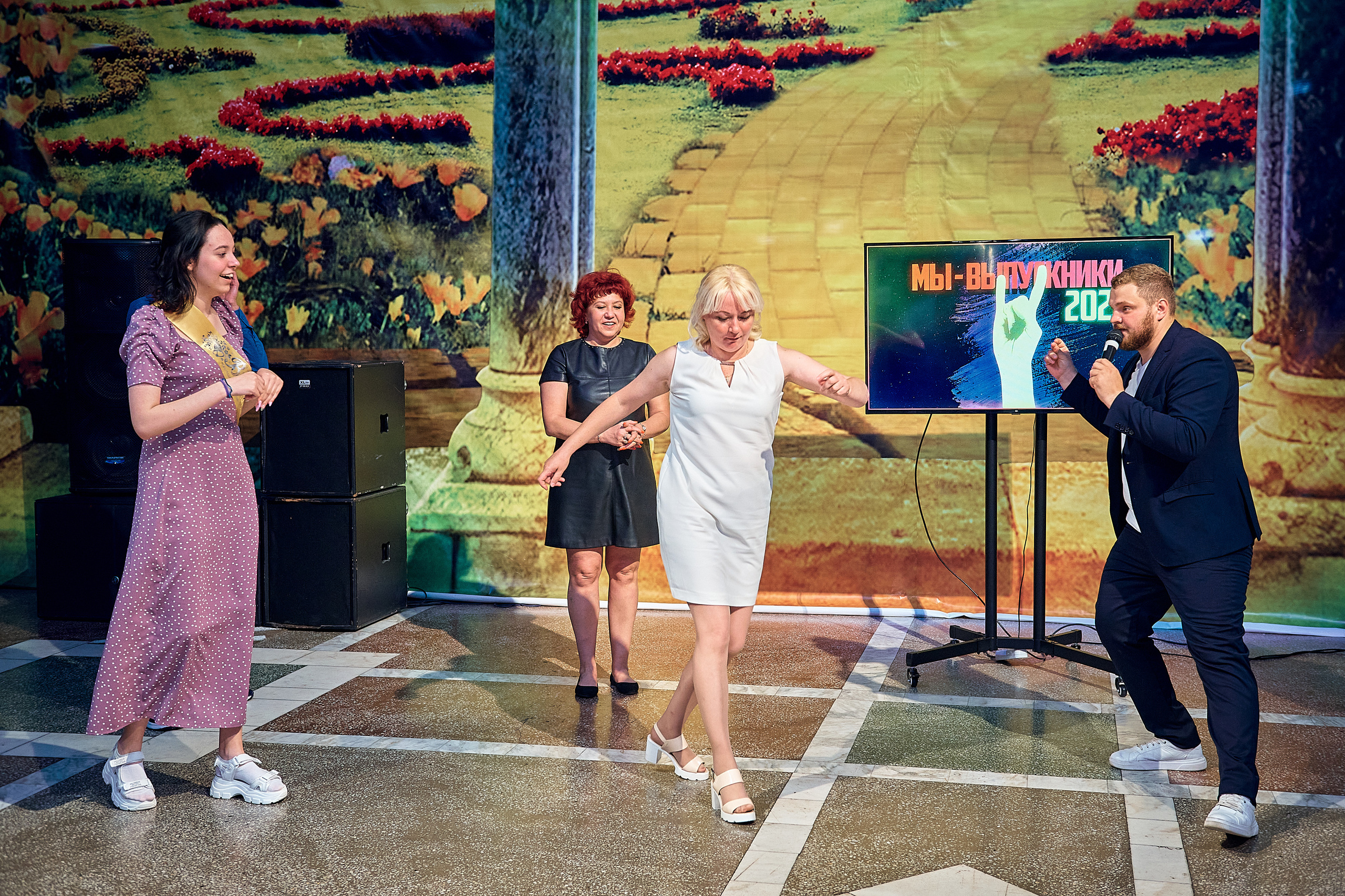 Выпускной 11 кл школа 100 2021 г. Семейный, свадебный, школьный фотограф в Железногорске Целуев Андрей