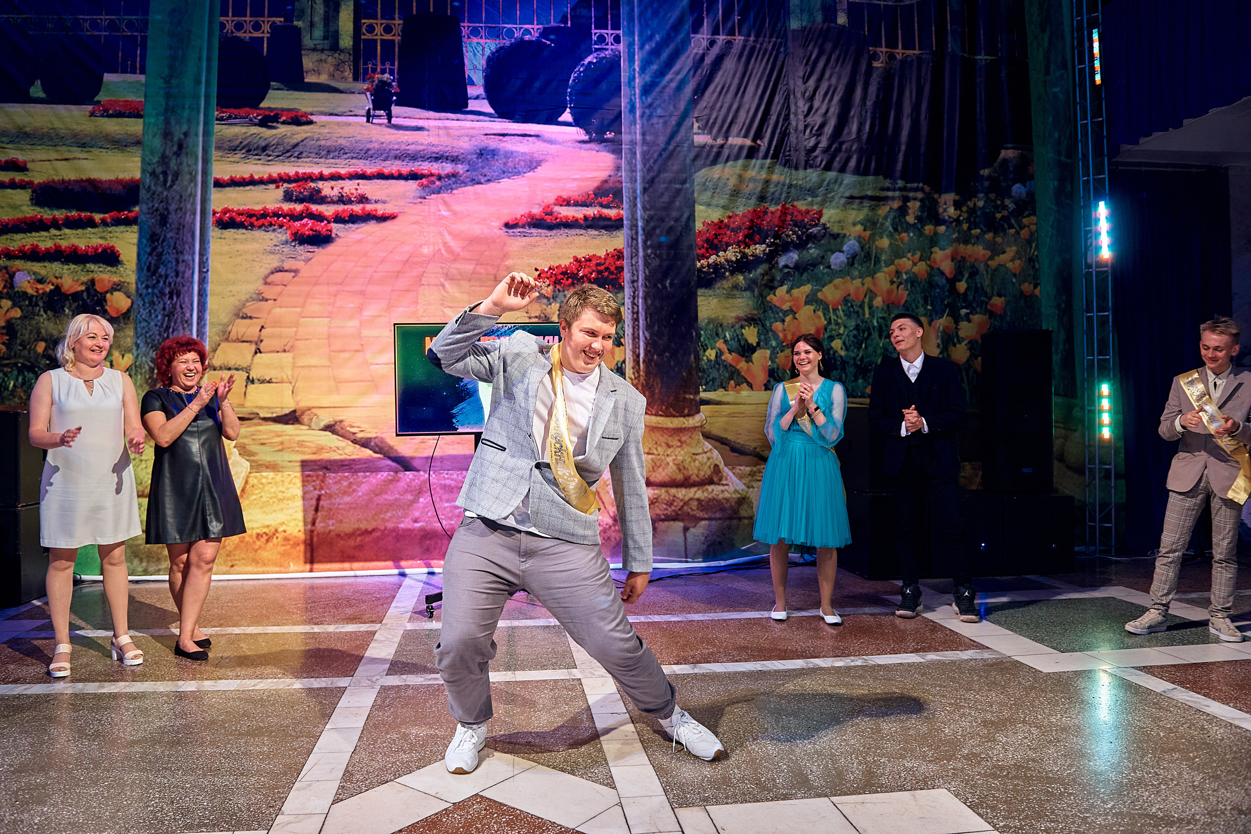 Выпускной 11 кл школа 100 2021 г. Семейный, свадебный, школьный фотограф в Железногорске Целуев Андрей