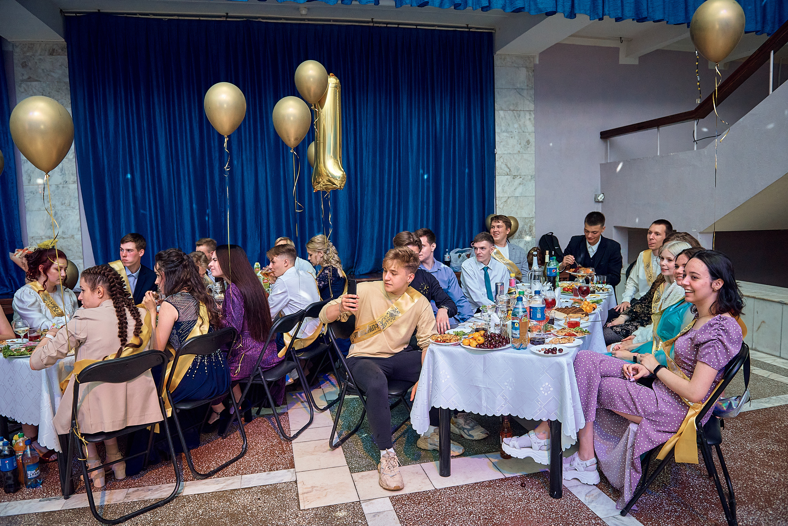 Выпускной 11 кл школа 100 2021 г. Семейный, свадебный, школьный фотограф в Железногорске Целуев Андрей