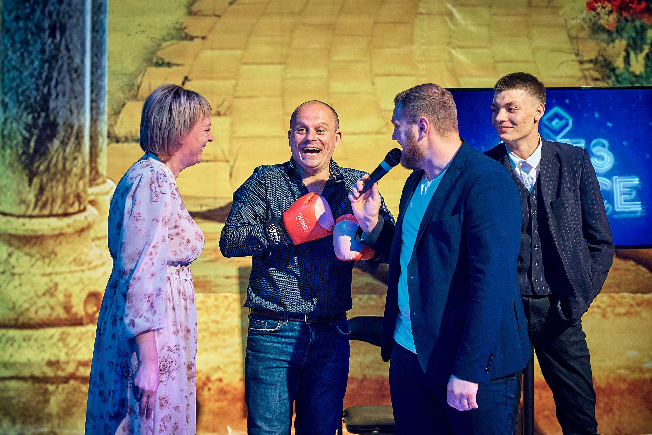 Выпускной 11 кл школа 100 2021 г. Семейный, свадебный, школьный фотограф в Железногорске Целуев Андрей