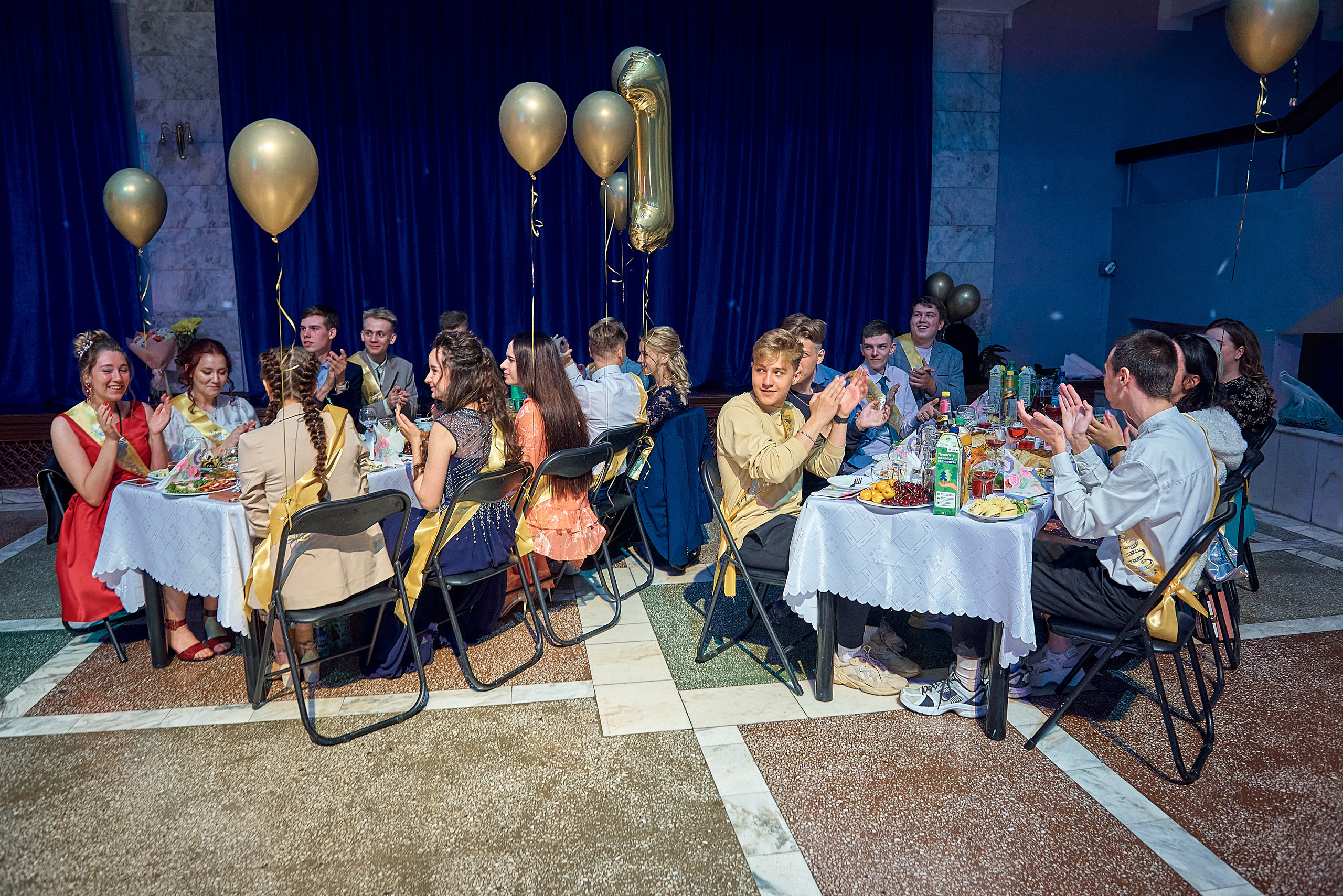Выпускной 11 кл школа 100 2021 г. Семейный, свадебный, школьный фотограф в Железногорске Целуев Андрей