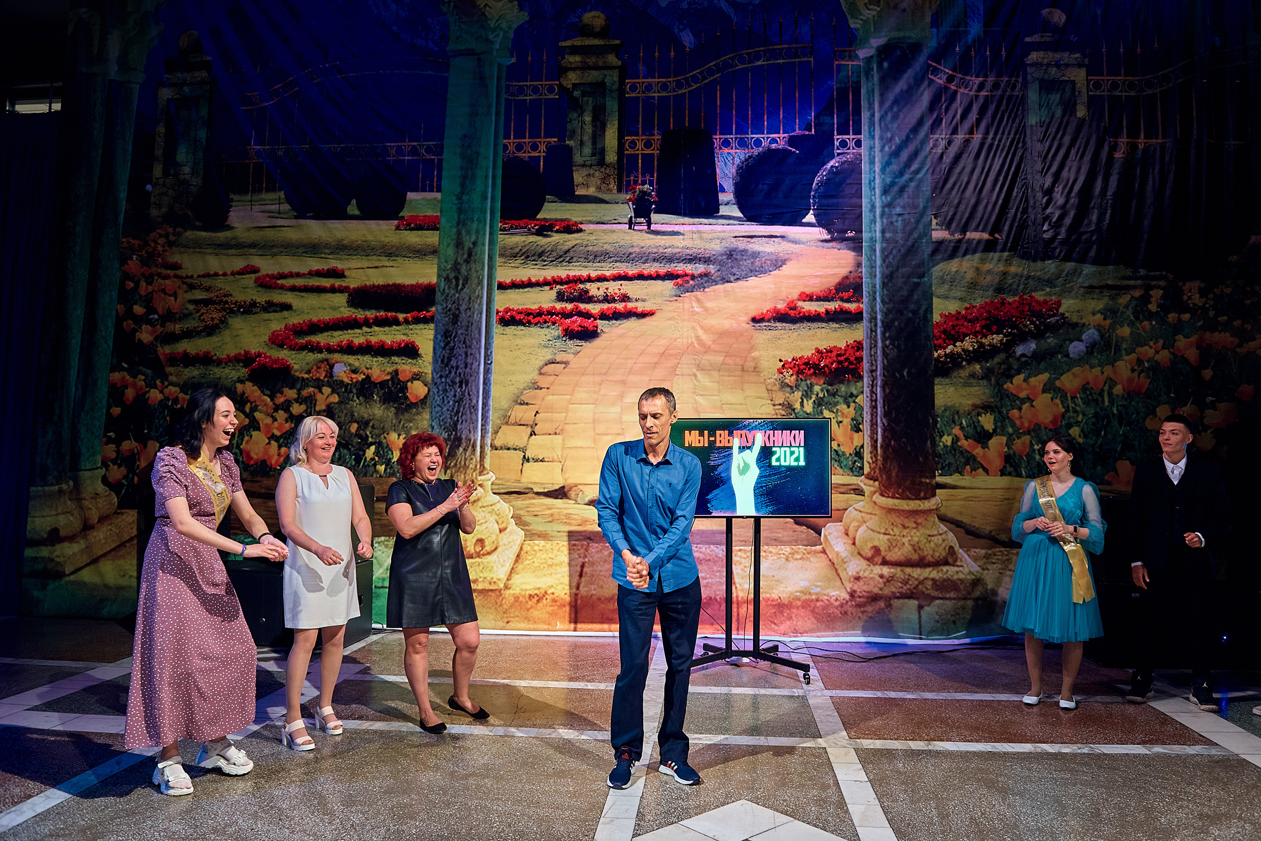 Выпускной 11 кл школа 100 2021 г. Семейный, свадебный, школьный фотограф в Железногорске Целуев Андрей