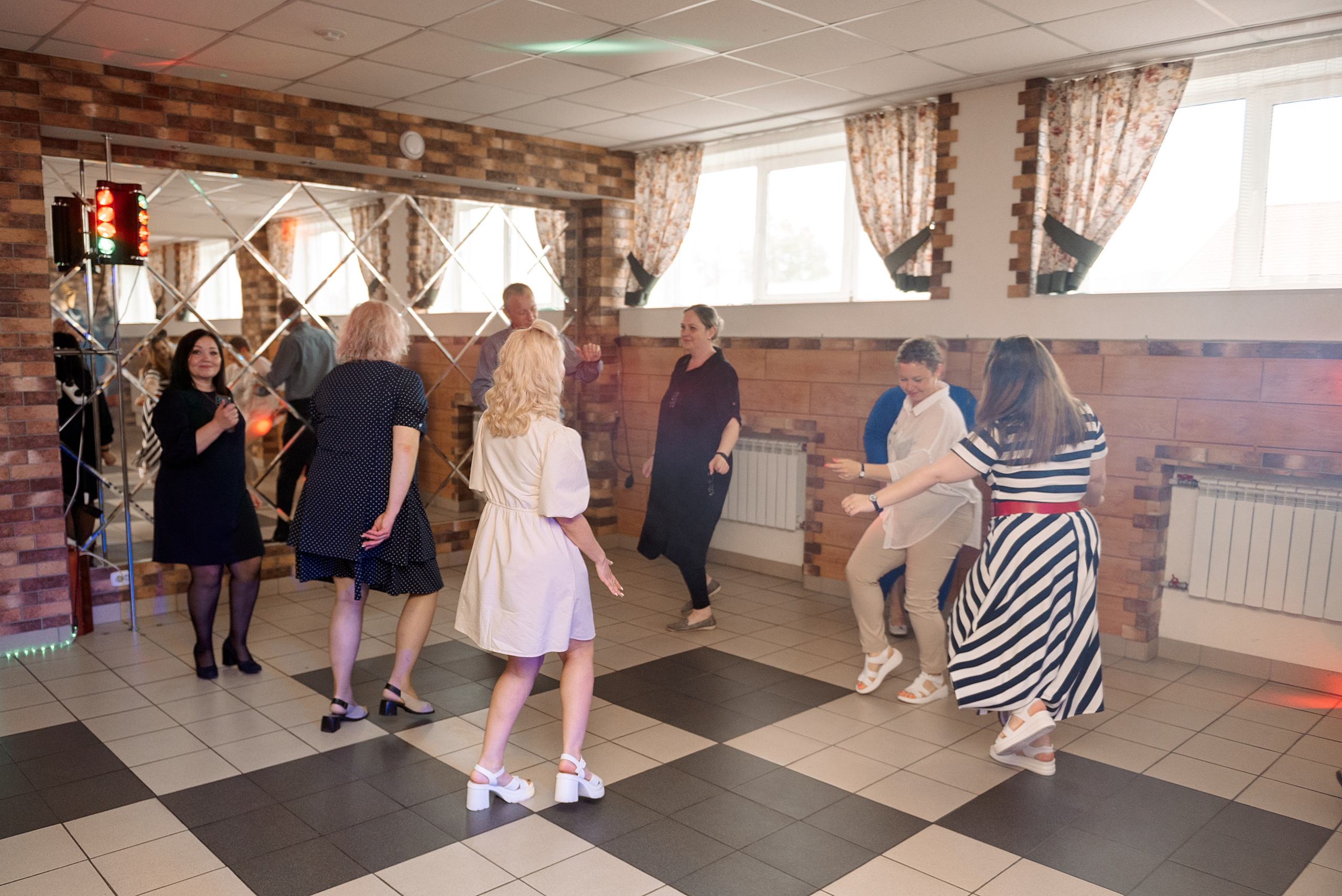 ВЫПУСКНОЙ 9кл. гимназия 91. Семейный, свадебный, школьный фотограф в Железногорске Целуев Андрей