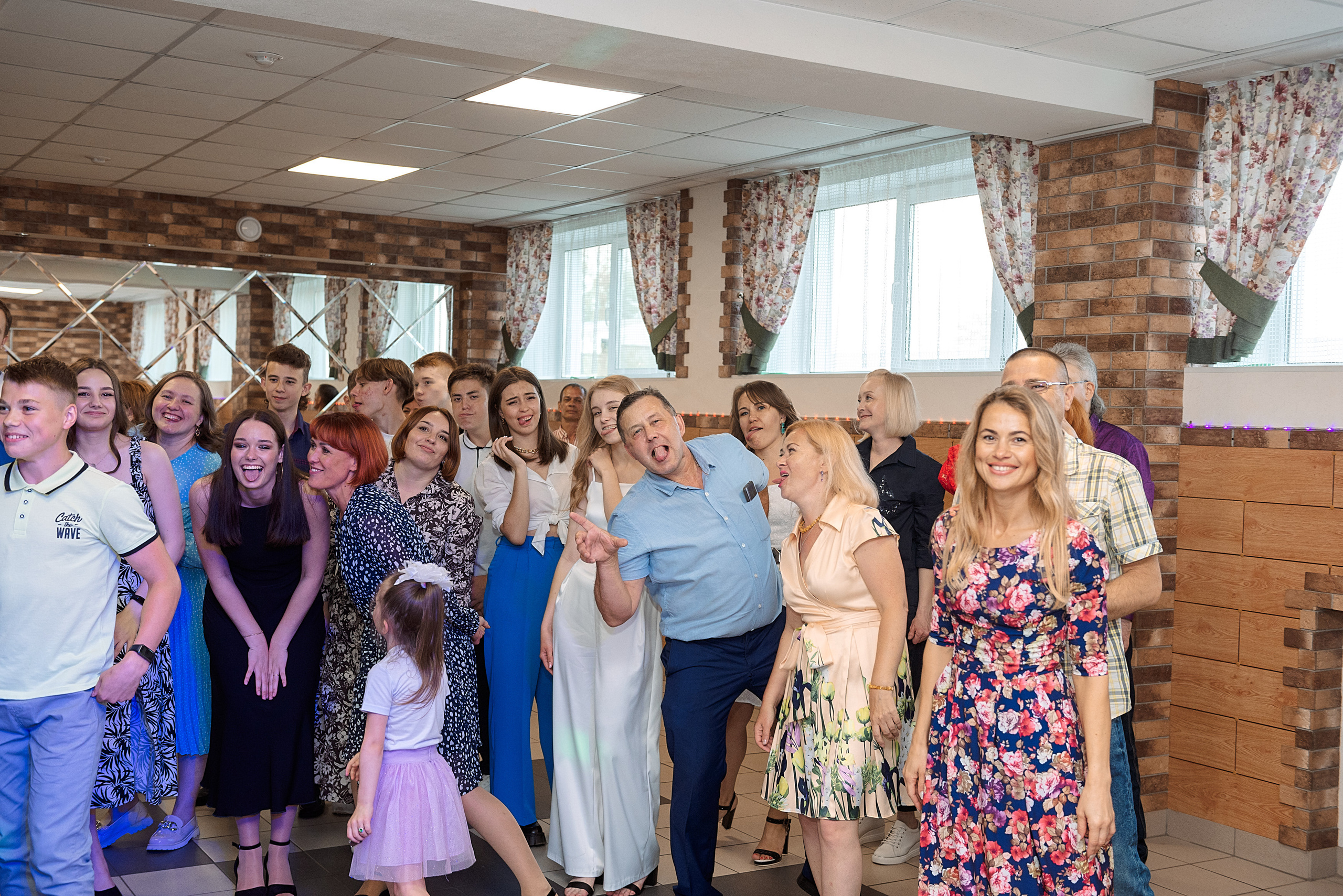 ВЫПУСКНОЙ 9кл. шк.106. Семейный, свадебный, школьный фотограф в Железногорске Целуев Андрей