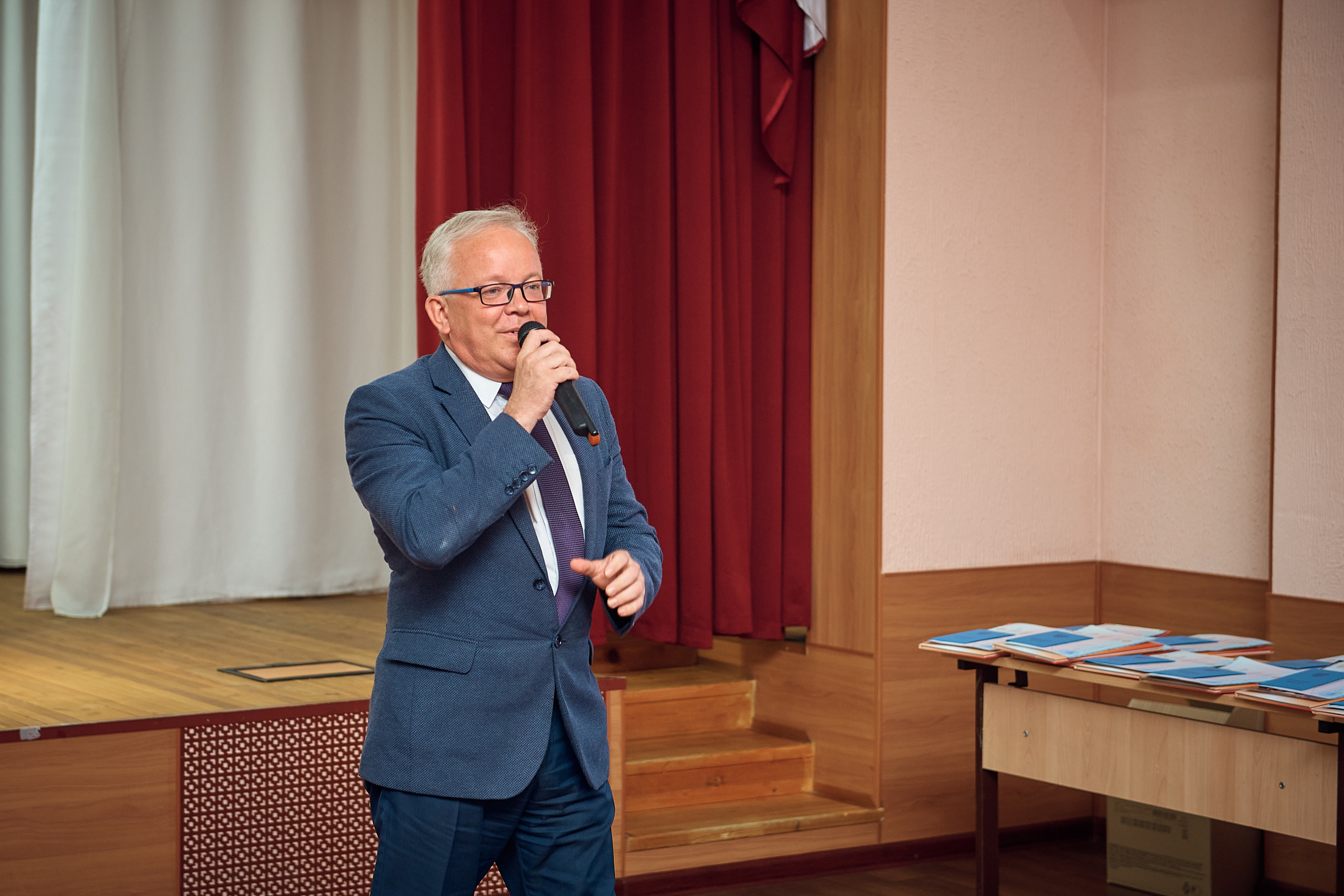Выпускной 11 кл школа 100 2021 г. Семейный, свадебный, школьный фотограф в Железногорске Целуев Андрей