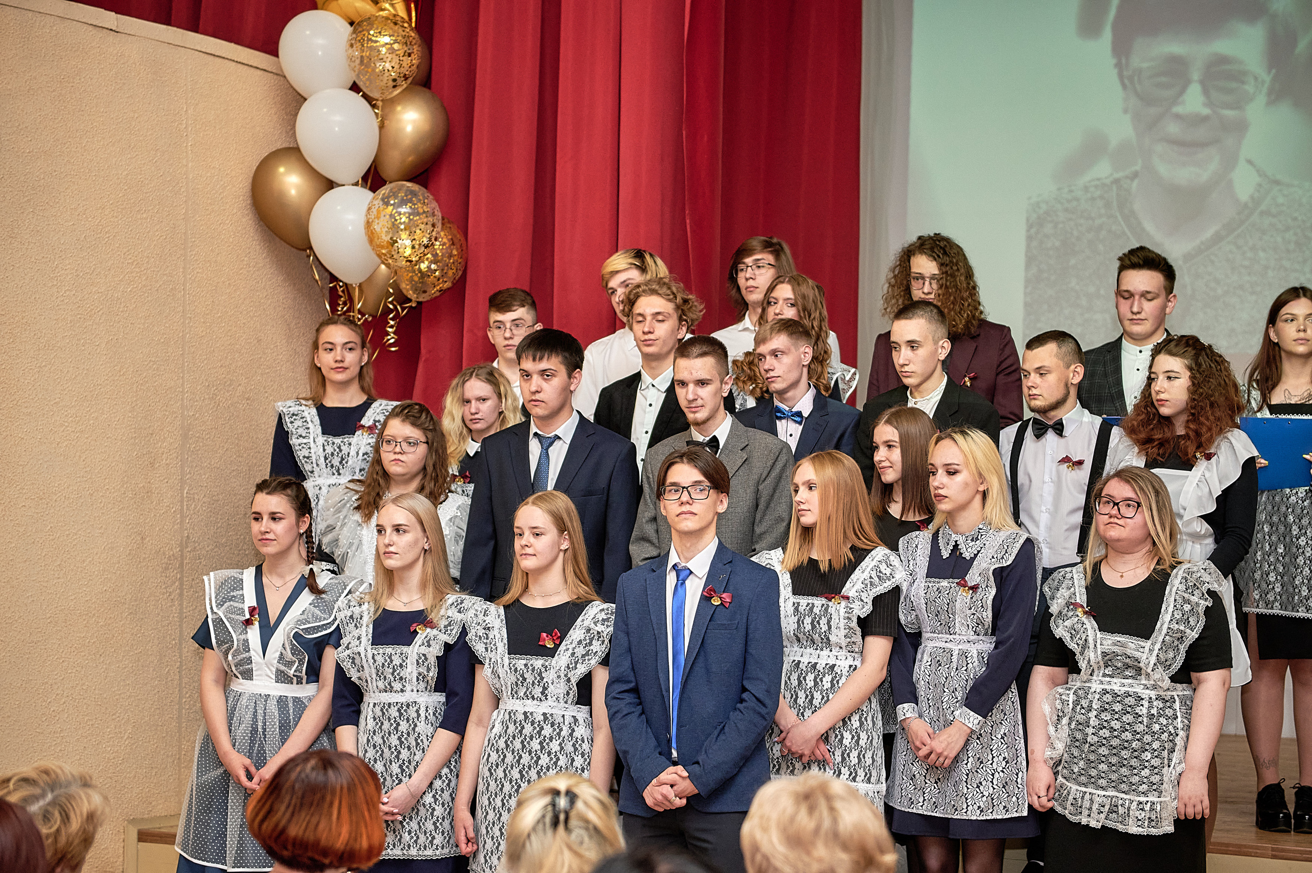 Последний звонок шк. 106 2022. Семейный, свадебный, школьный фотограф в Железногорске Целуев Андрей