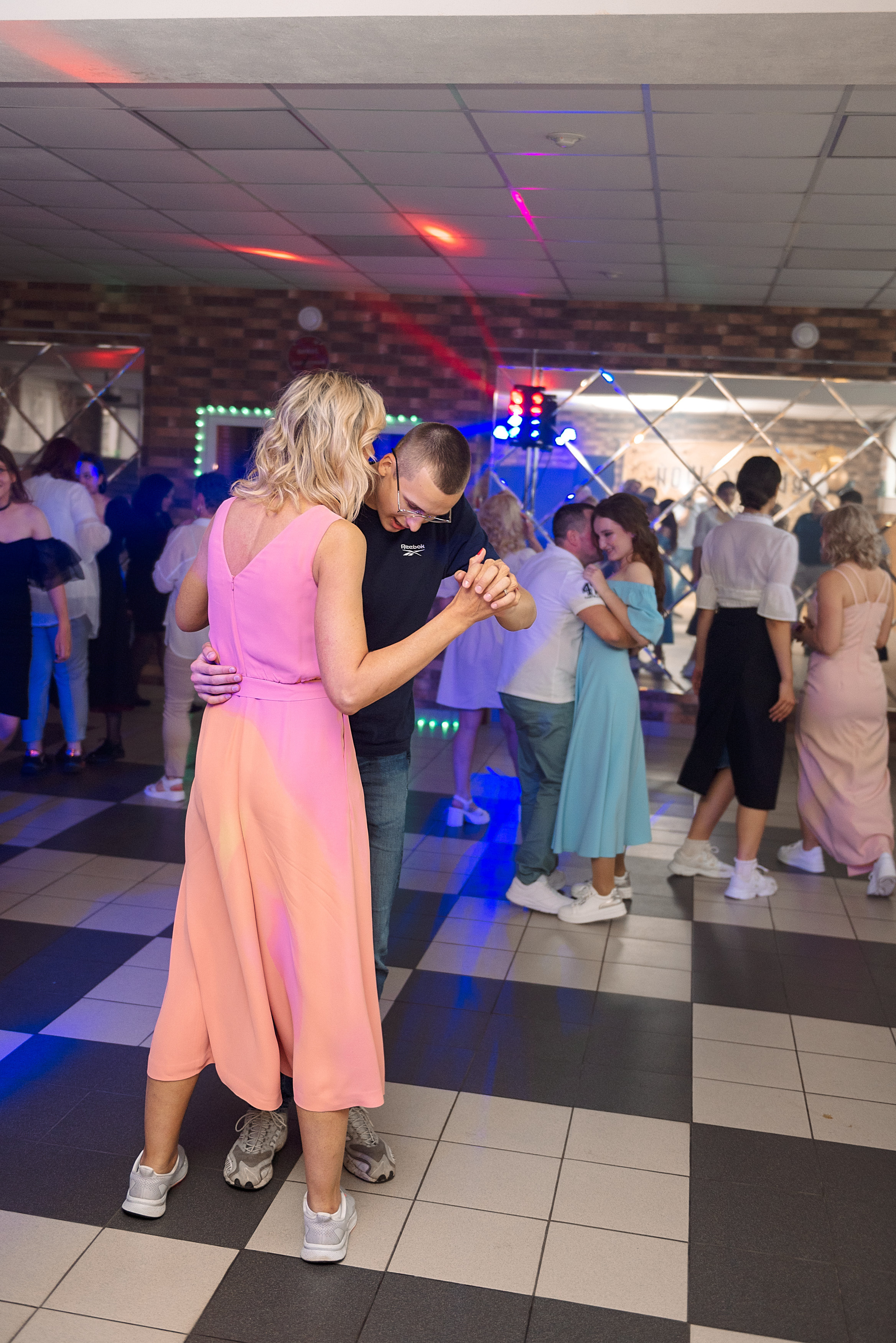 ВЫПУСКНОЙ 9кл. гимназия 91. Семейный, свадебный, школьный фотограф в Железногорске Целуев Андрей