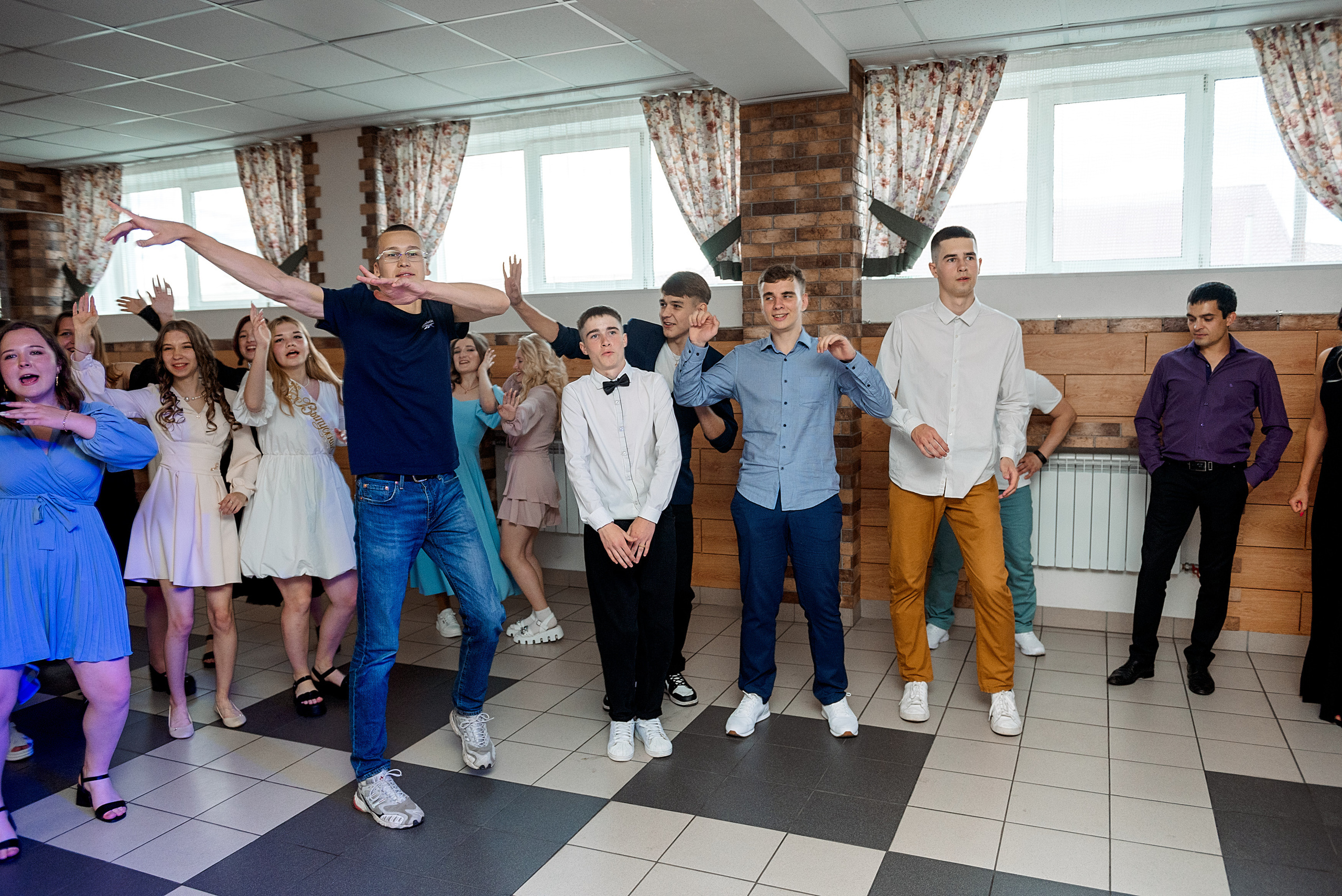 ВЫПУСКНОЙ 9кл. гимназия 91. Семейный, свадебный, школьный фотограф в Железногорске Целуев Андрей