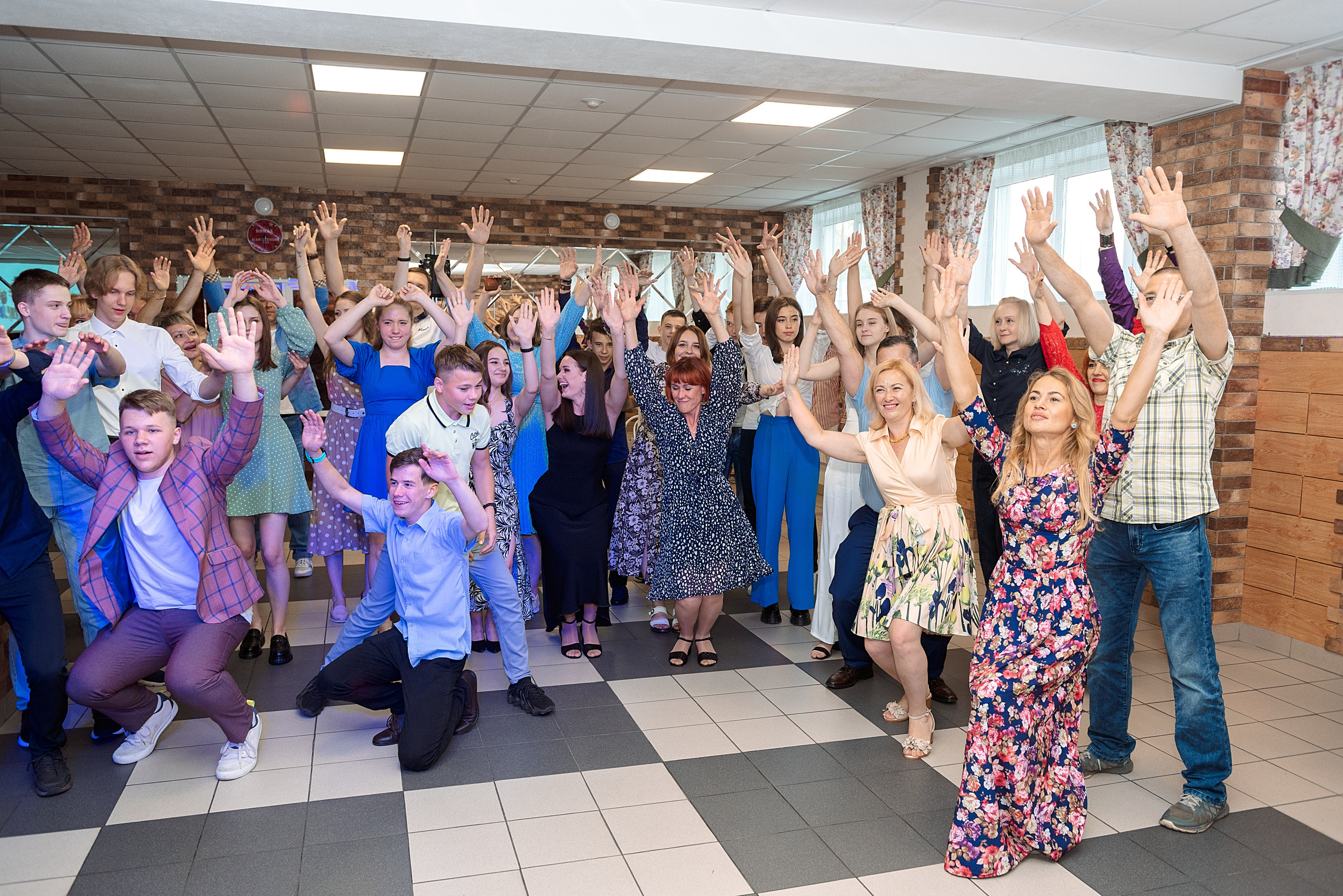 ВЫПУСКНОЙ 9кл. шк.106. Семейный, свадебный, школьный фотограф в Железногорске Целуев Андрей