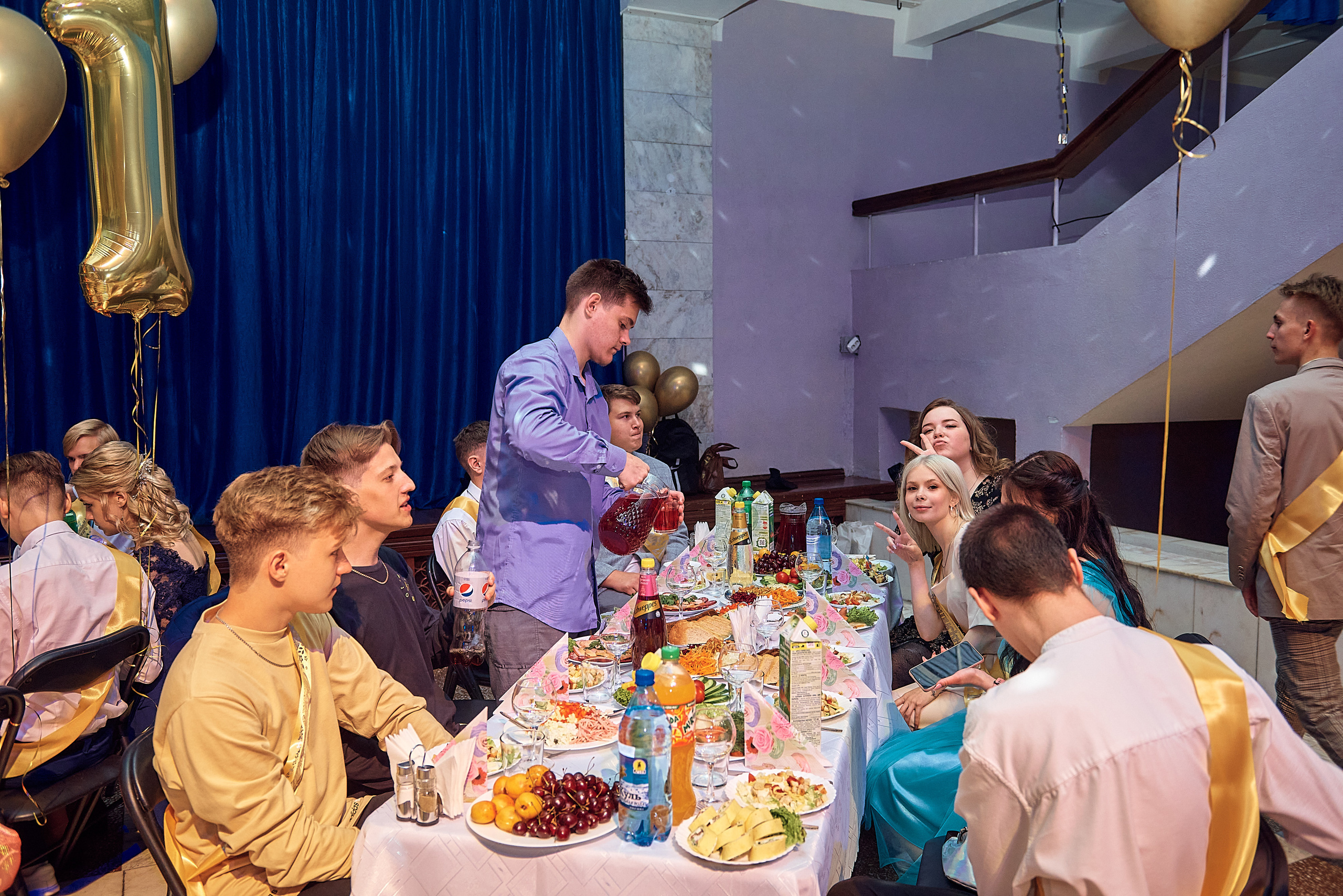 Выпускной 11 кл школа 100 2021 г. Семейный, свадебный, школьный фотограф в Железногорске Целуев Андрей