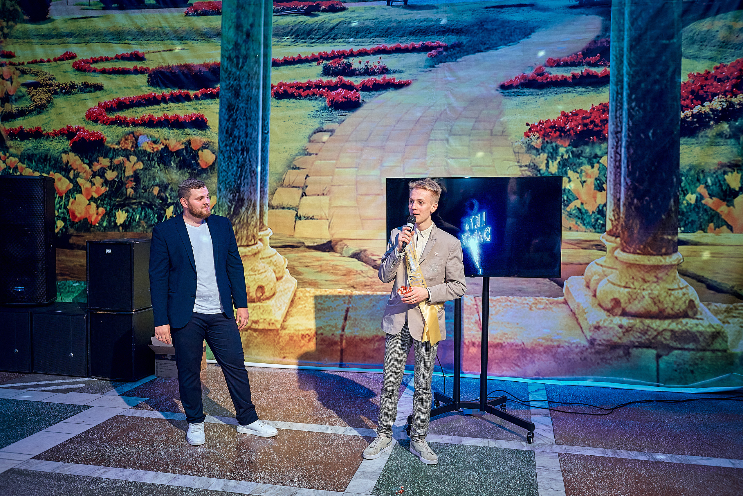 Выпускной 11 кл школа 100 2021 г. Семейный, свадебный, школьный фотограф в Железногорске Целуев Андрей