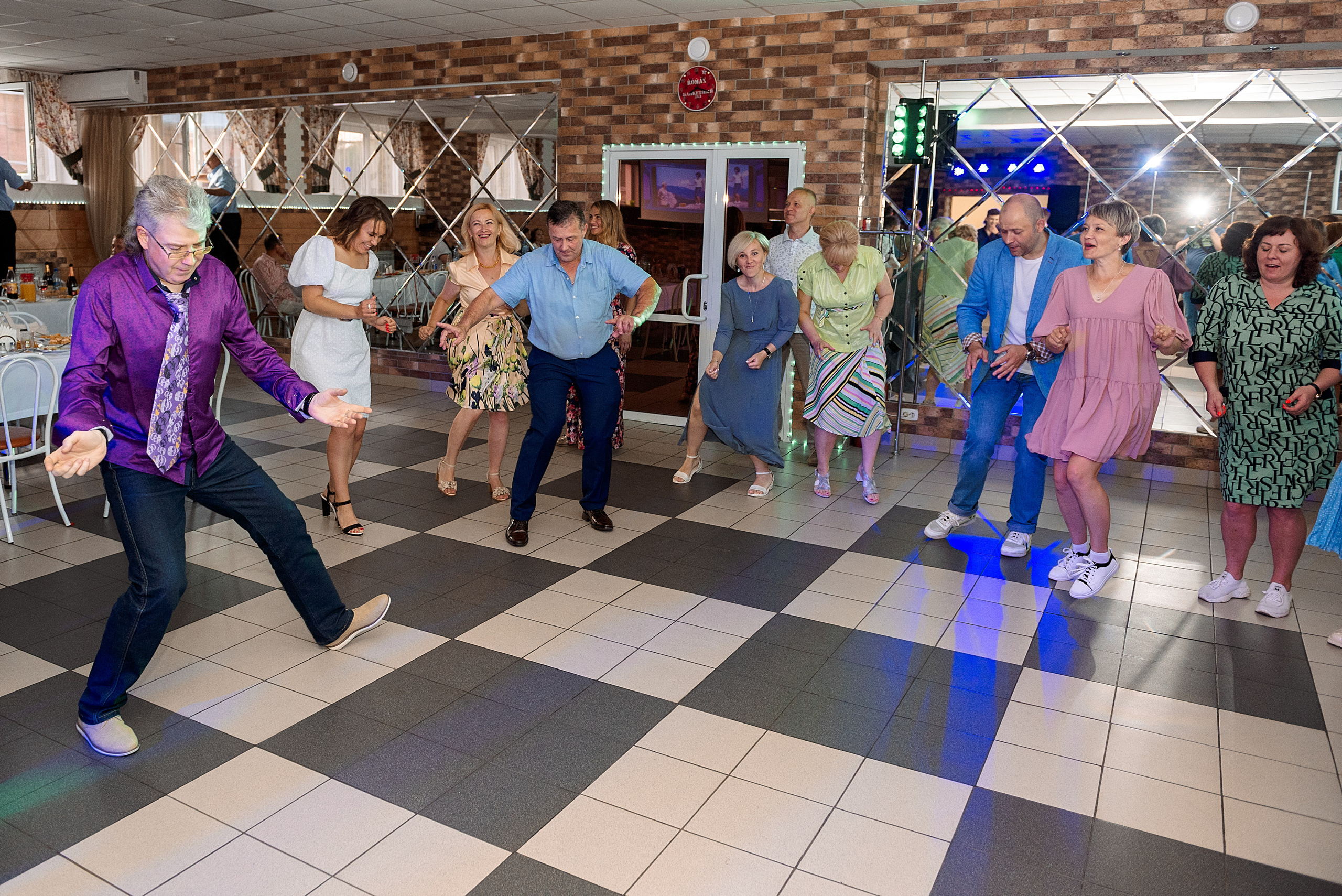 ВЫПУСКНОЙ 9кл. шк.106. Семейный, свадебный, школьный фотограф в Железногорске Целуев Андрей