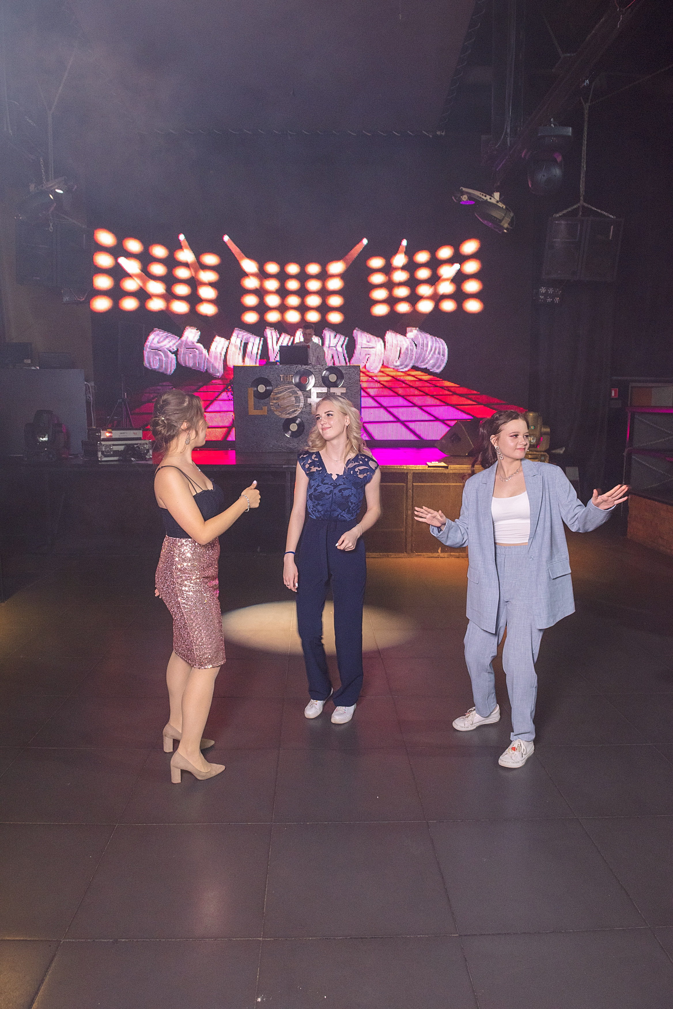 ВЫПУСКНОЙ 11А шк106. Семейный, свадебный, школьный фотограф в Железногорске Целуев Андрей