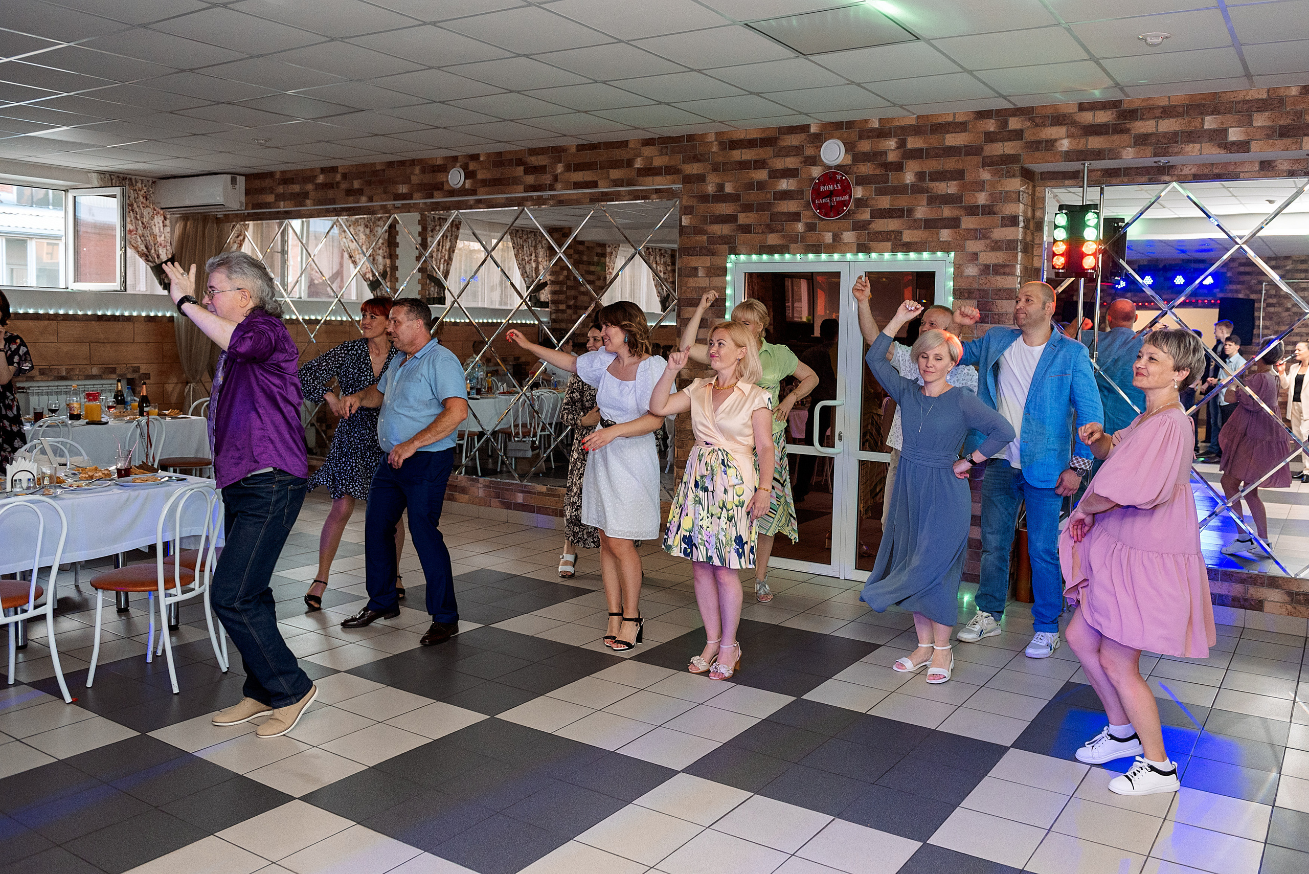 ВЫПУСКНОЙ 9кл. шк.106. Семейный, свадебный, школьный фотограф в Железногорске Целуев Андрей