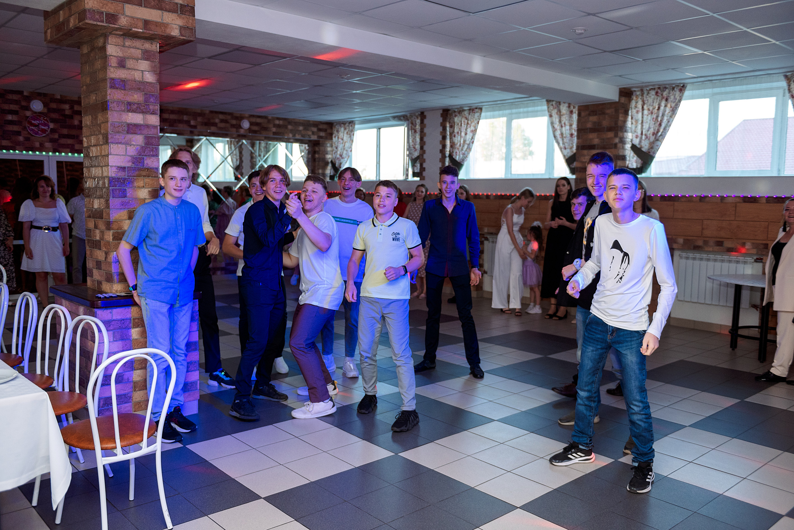 ВЫПУСКНОЙ 9кл. шк.106. Семейный, свадебный, школьный фотограф в Железногорске Целуев Андрей