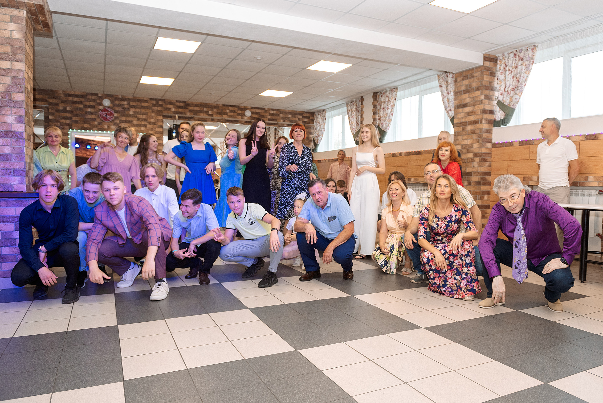 ВЫПУСКНОЙ 9кл. шк.106. Семейный, свадебный, школьный фотограф в Железногорске Целуев Андрей