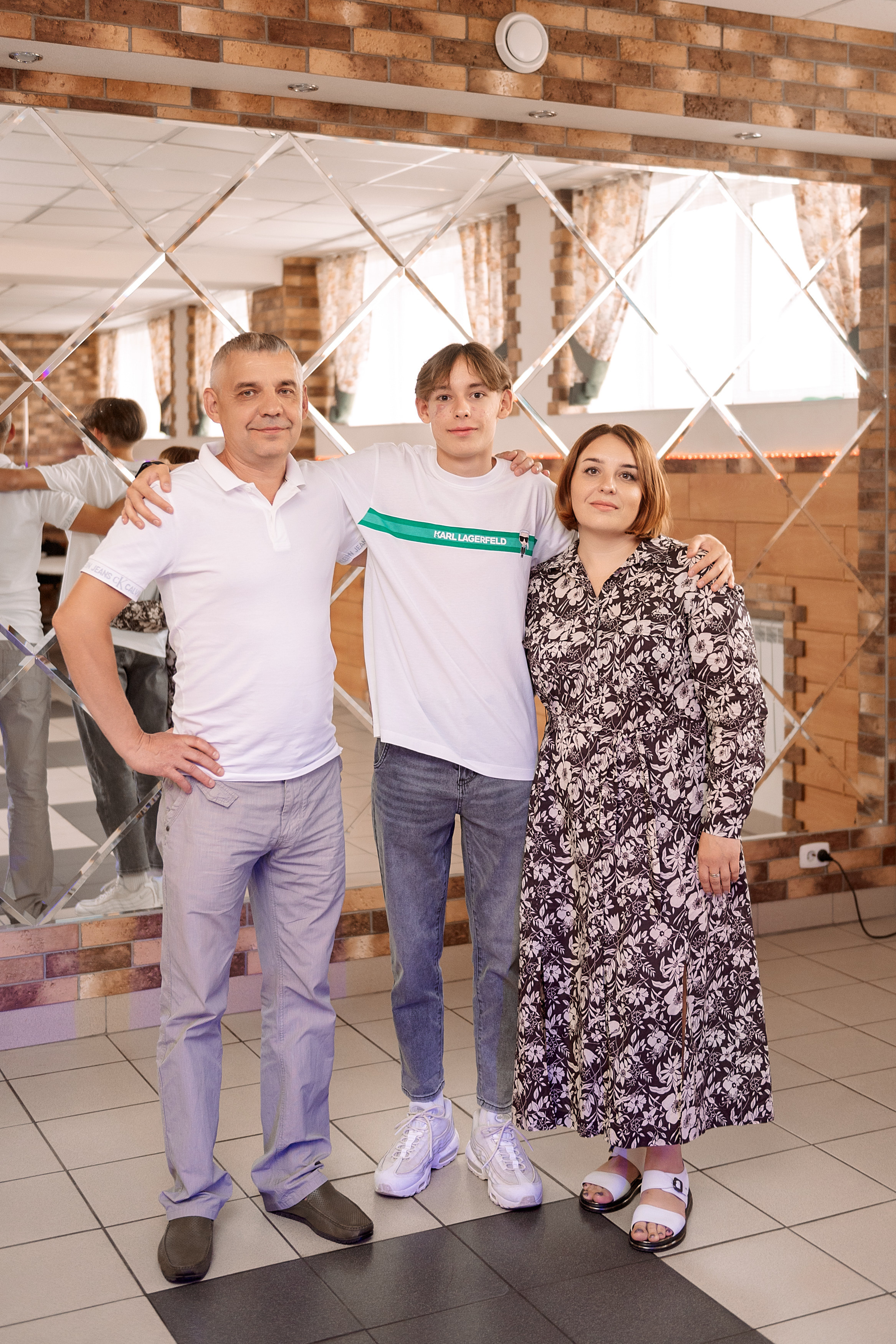 ВЫПУСКНОЙ 9кл. шк.106. Семейный, свадебный, школьный фотограф в Железногорске Целуев Андрей