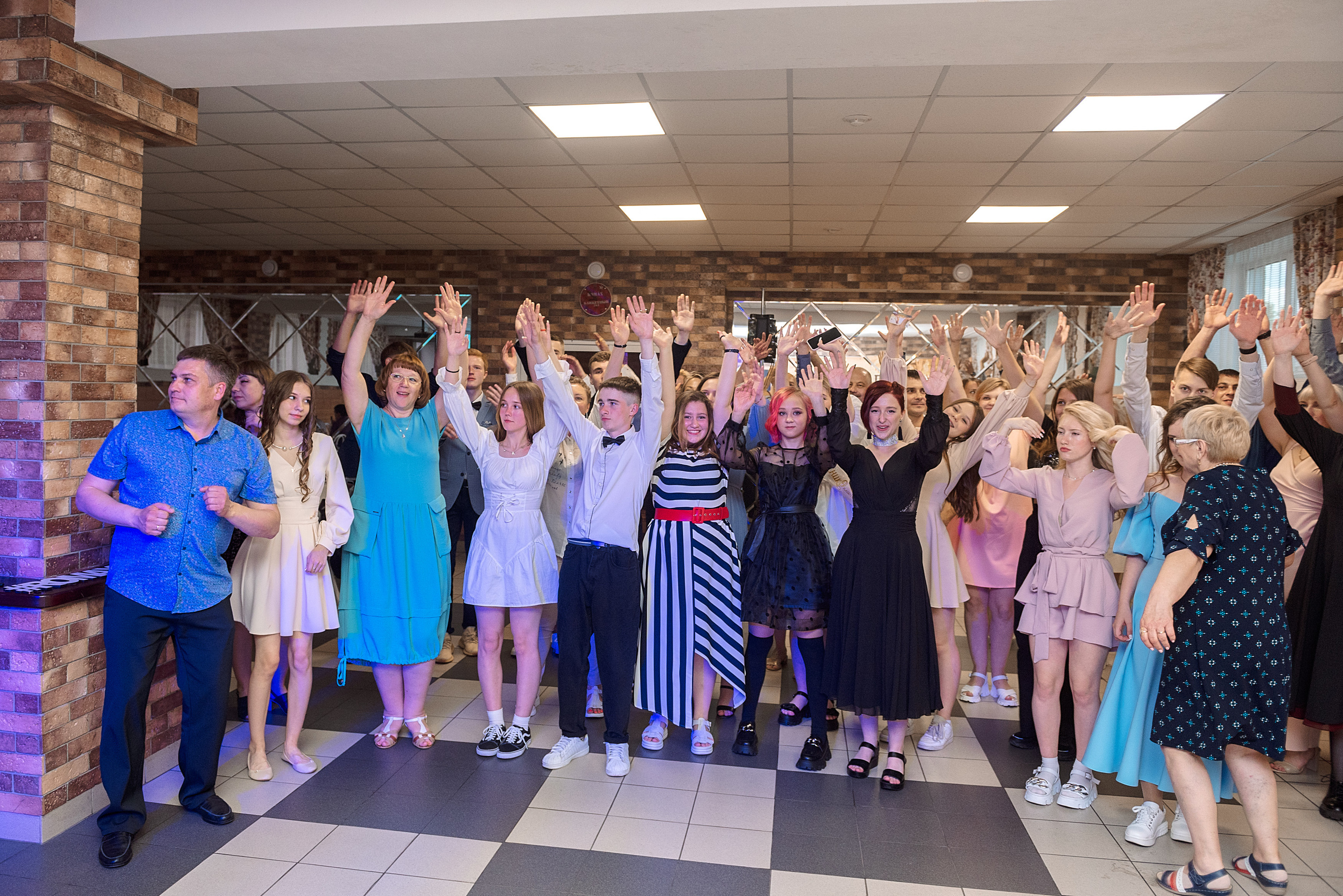 ВЫПУСКНОЙ 9кл. гимназия 91. Семейный, свадебный, школьный фотограф в Железногорске Целуев Андрей