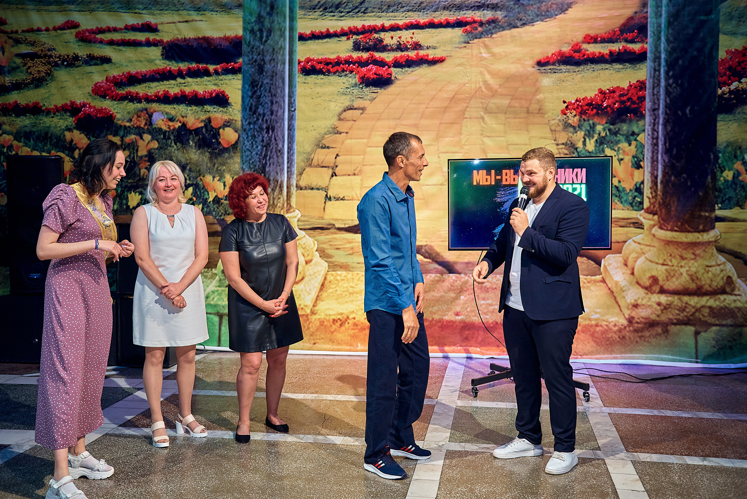 Выпускной 11 кл школа 100 2021 г. Семейный, свадебный, школьный фотограф в Железногорске Целуев Андрей