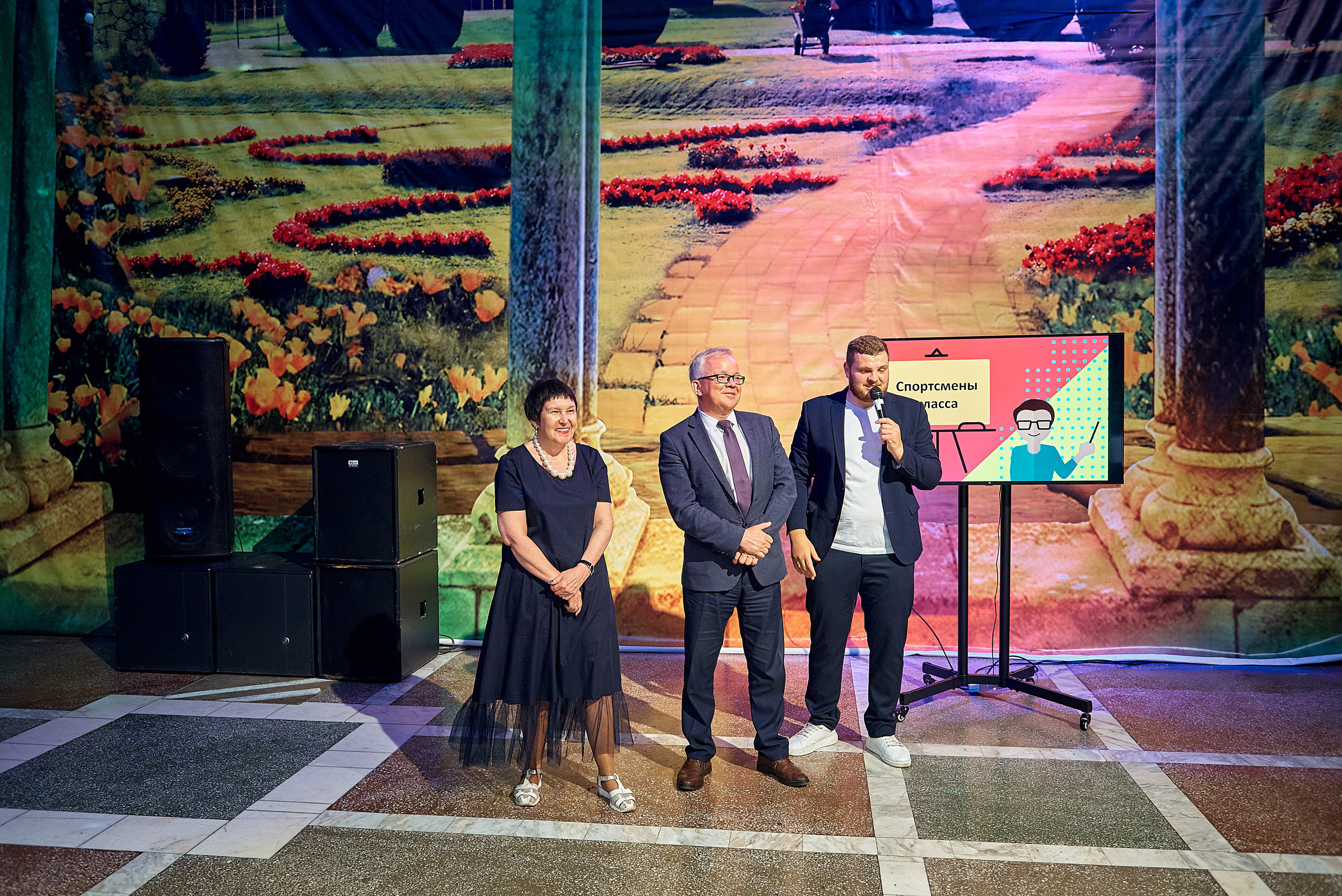 Выпускной 11 кл школа 100 2021 г. Семейный, свадебный, школьный фотограф в Железногорске Целуев Андрей