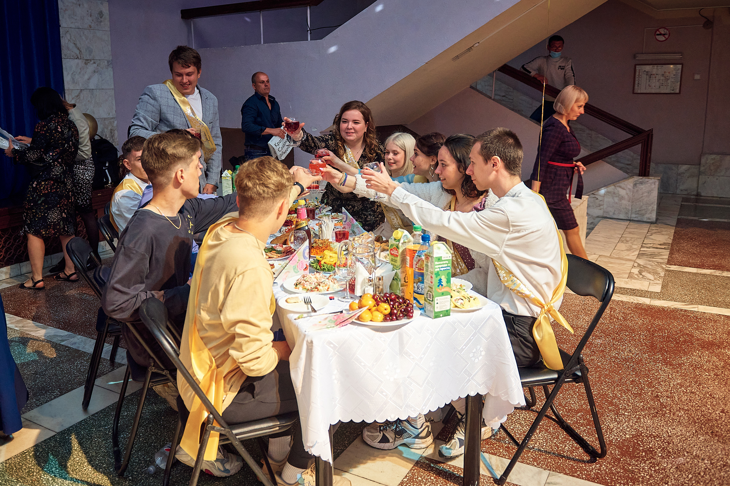 Выпускной 11 кл школа 100 2021 г. Семейный, свадебный, школьный фотограф в Железногорске Целуев Андрей