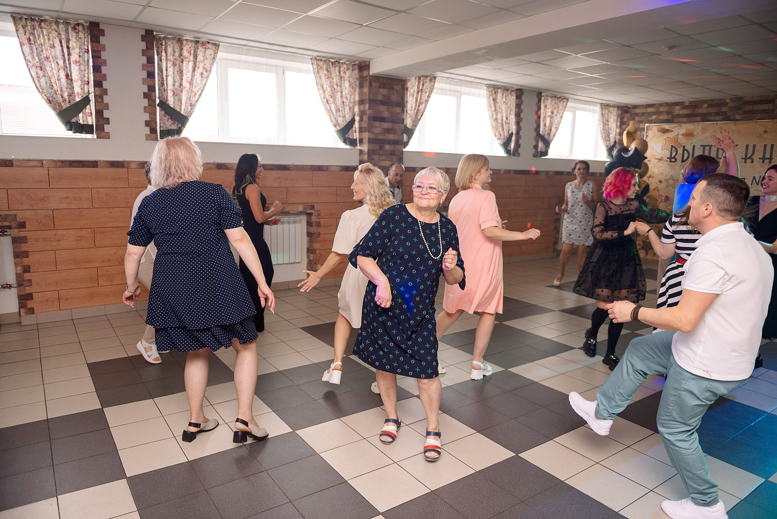 ВЫПУСКНОЙ 9кл. гимназия 91. Семейный, свадебный, школьный фотограф в Железногорске Целуев Андрей