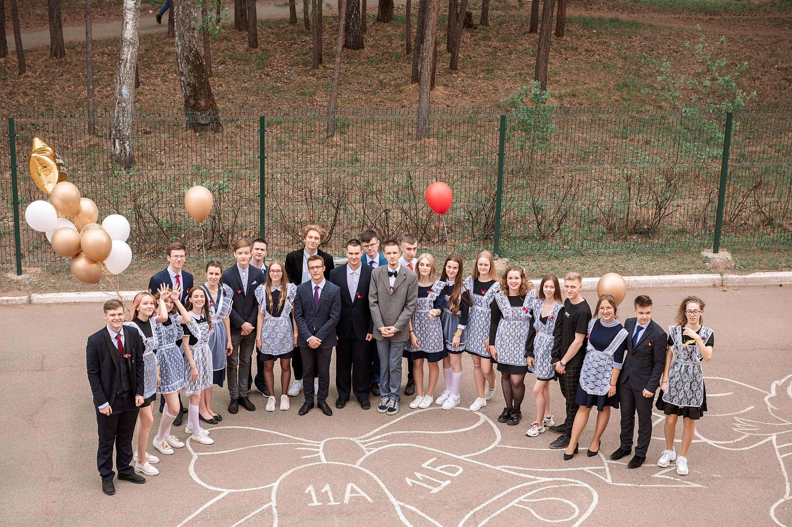 Последний звонок шк. 106 2022. Семейный, свадебный, школьный фотограф в Железногорске Целуев Андрей