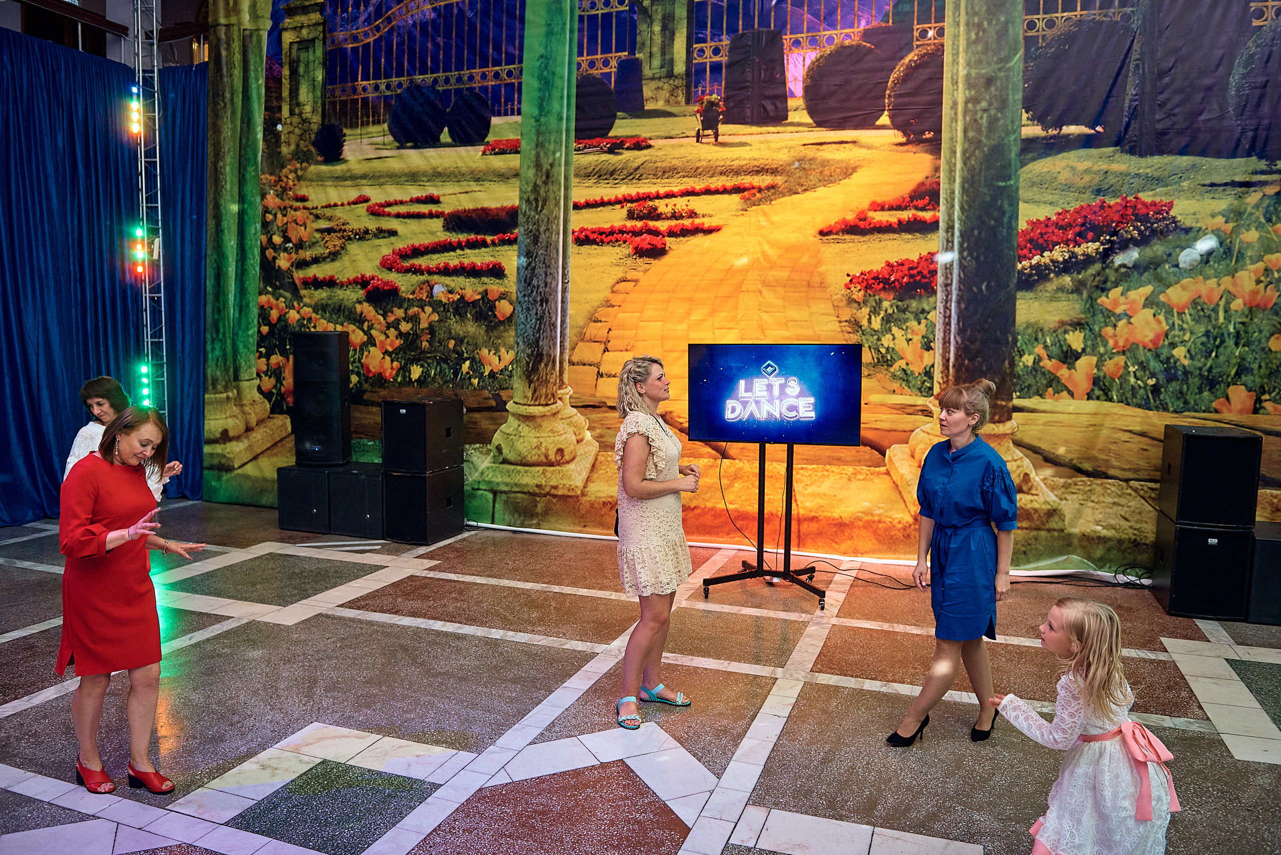 Выпускной 11 кл школа 100 2021 г. Семейный, свадебный, школьный фотограф в Железногорске Целуев Андрей