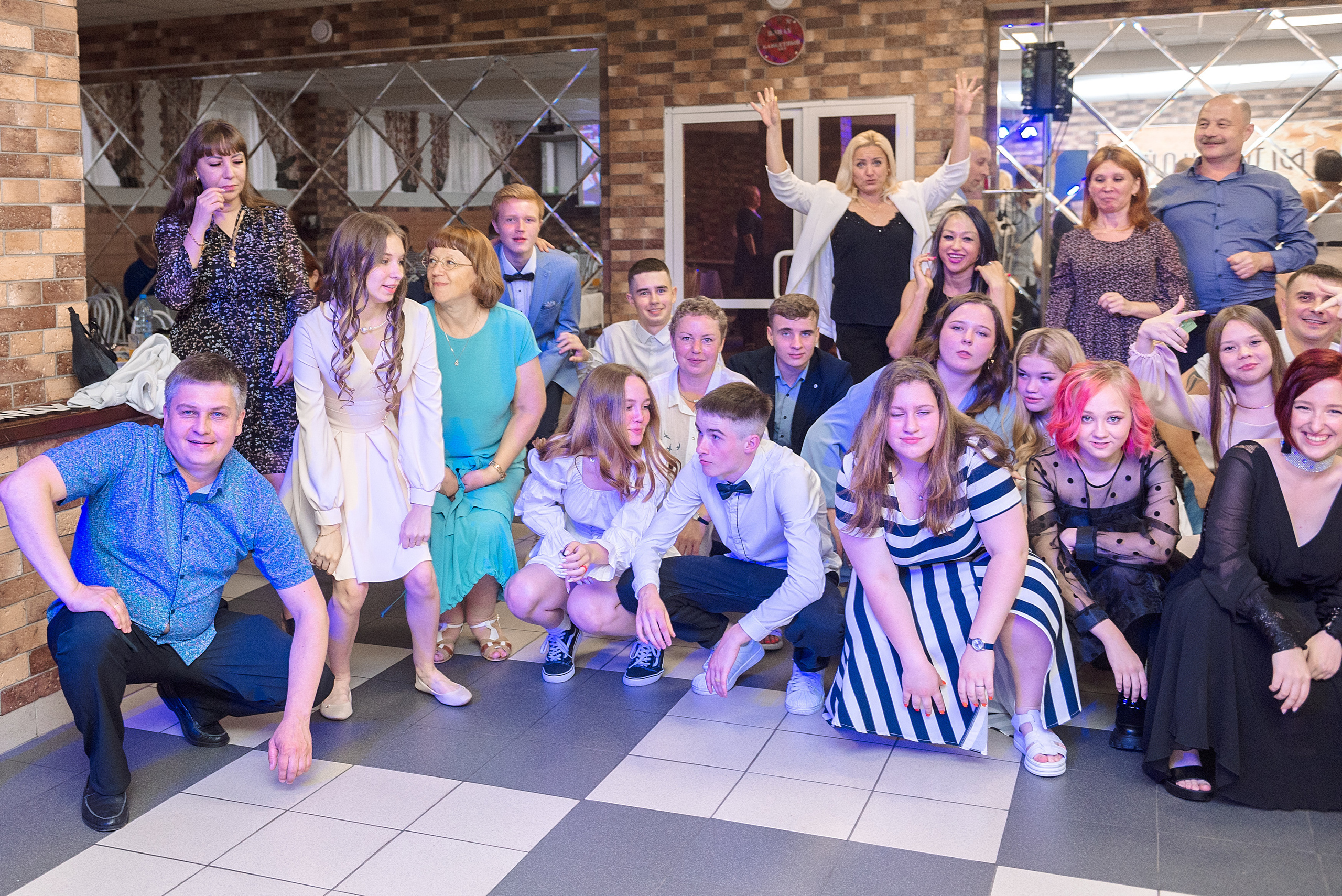 ВЫПУСКНОЙ 9кл. гимназия 91. Семейный, свадебный, школьный фотограф в Железногорске Целуев Андрей