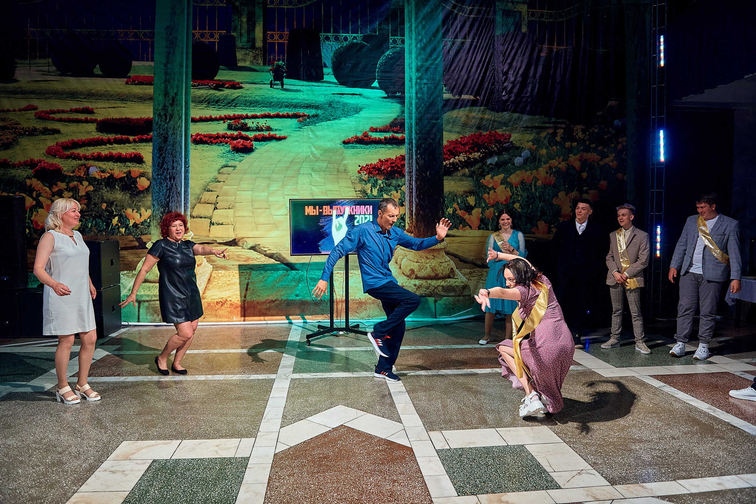 Выпускной 11 кл школа 100 2021 г. Семейный, свадебный, школьный фотограф в Железногорске Целуев Андрей