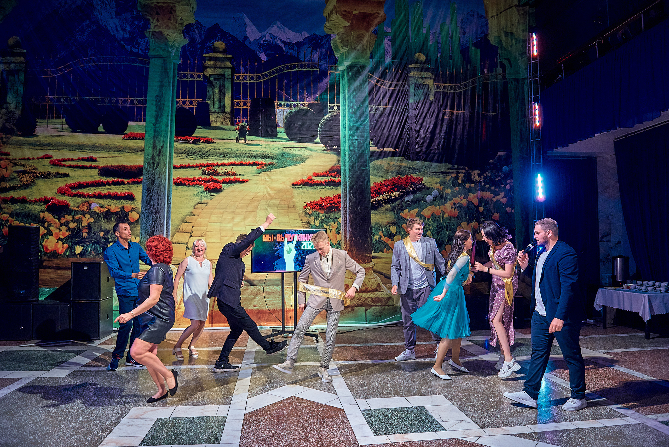 Выпускной 11 кл школа 100 2021 г. Семейный, свадебный, школьный фотограф в Железногорске Целуев Андрей