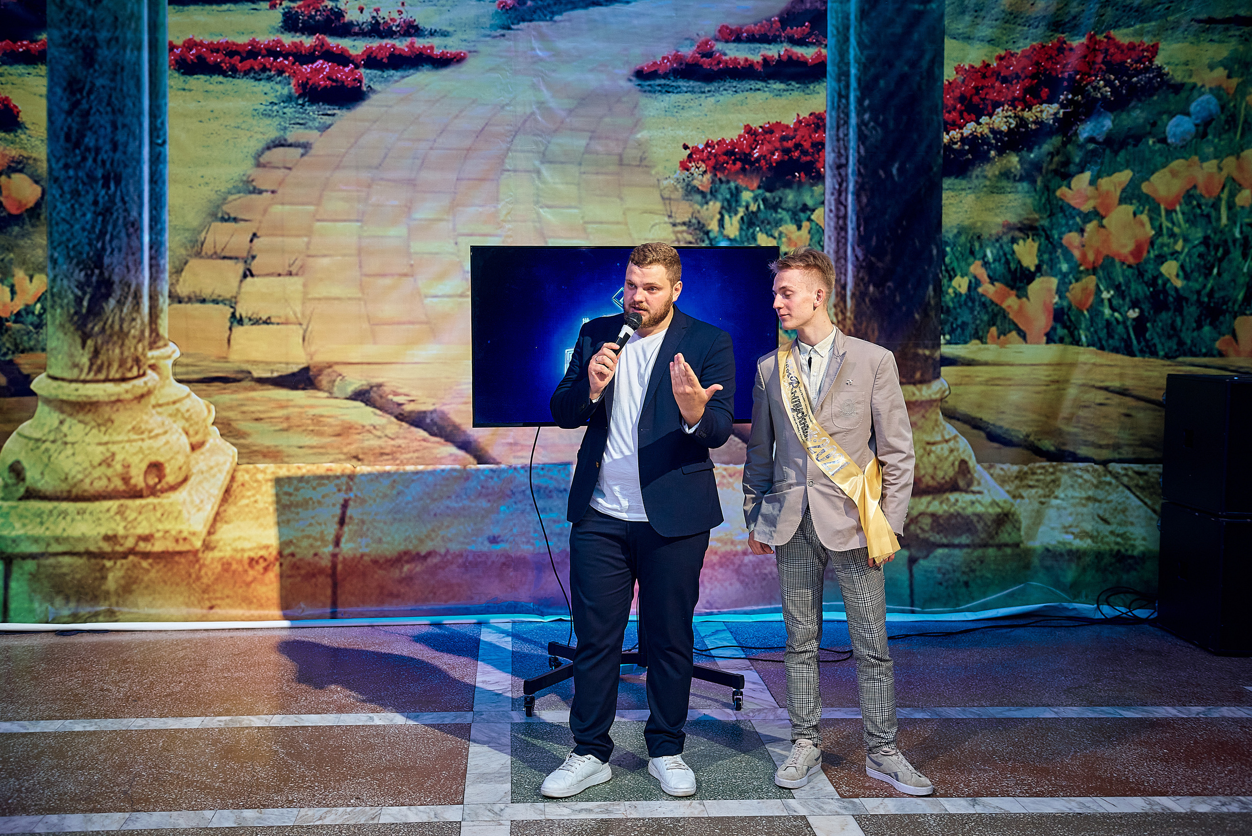 Выпускной 11 кл школа 100 2021 г. Семейный, свадебный, школьный фотограф в Железногорске Целуев Андрей