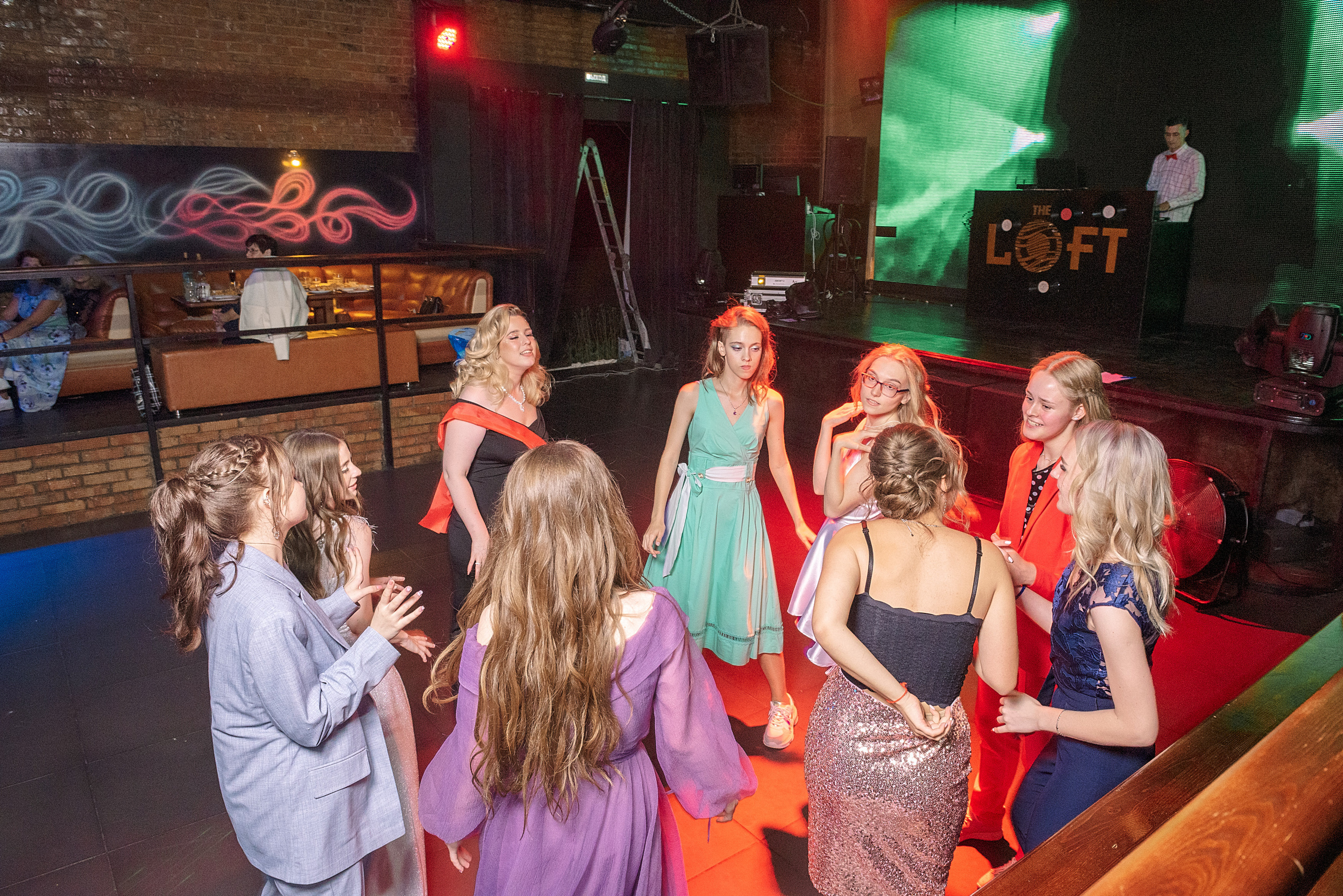 ВЫПУСКНОЙ 11А шк106. Семейный, свадебный, школьный фотограф в Железногорске Целуев Андрей