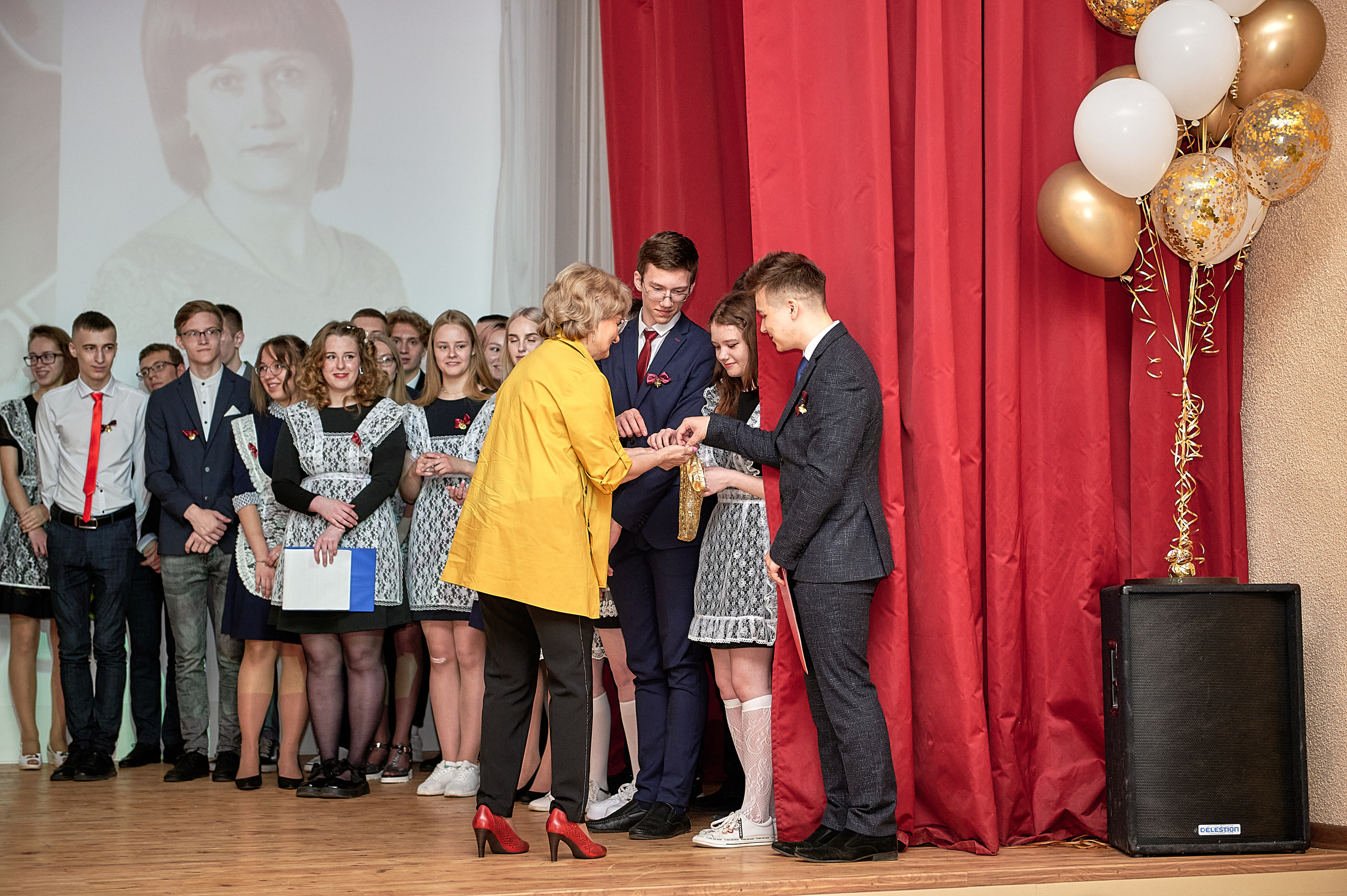 Последний звонок шк. 106 2022. Семейный, свадебный, школьный фотограф в Железногорске Целуев Андрей