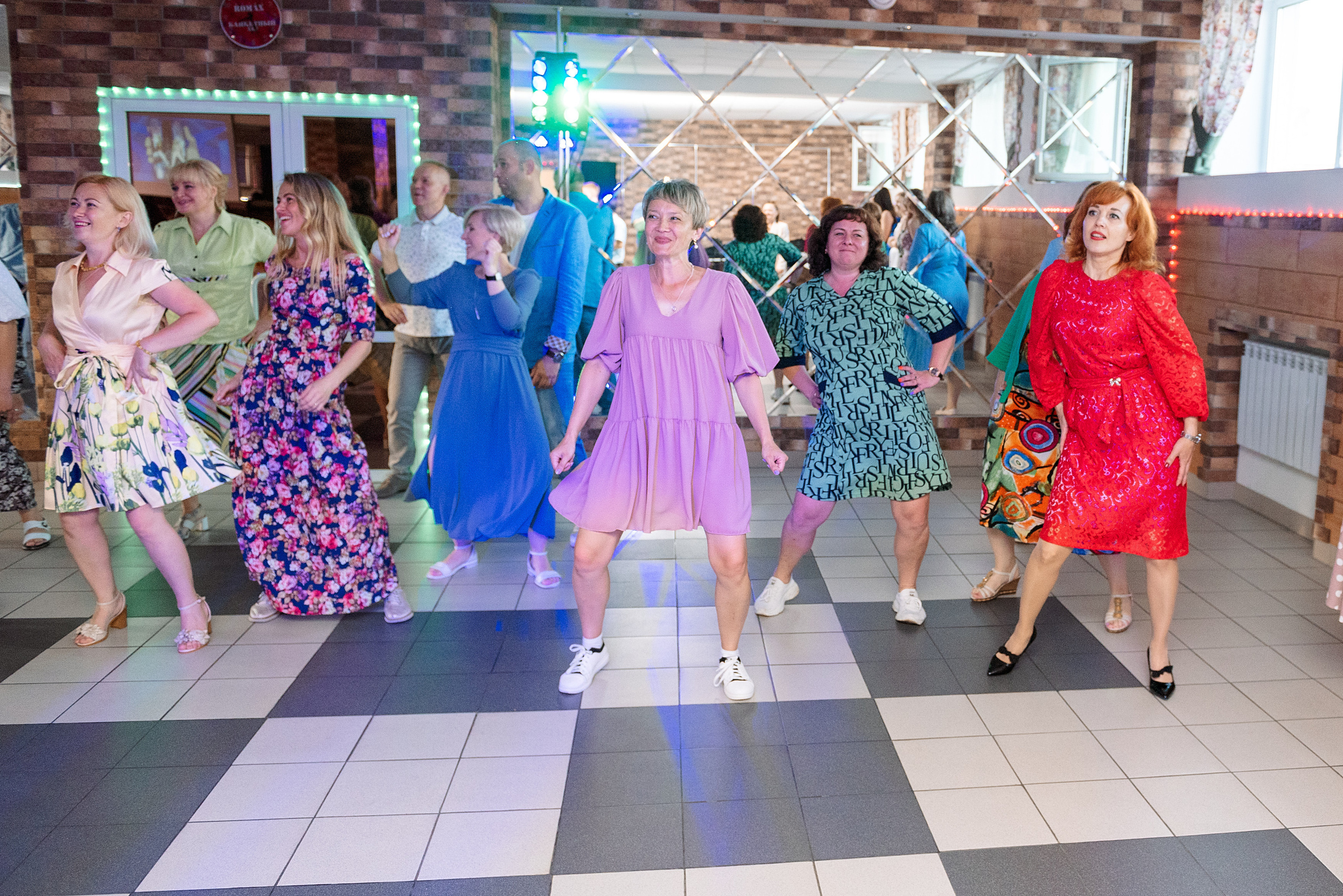 ВЫПУСКНОЙ 9кл. шк.106. Семейный, свадебный, школьный фотограф в Железногорске Целуев Андрей