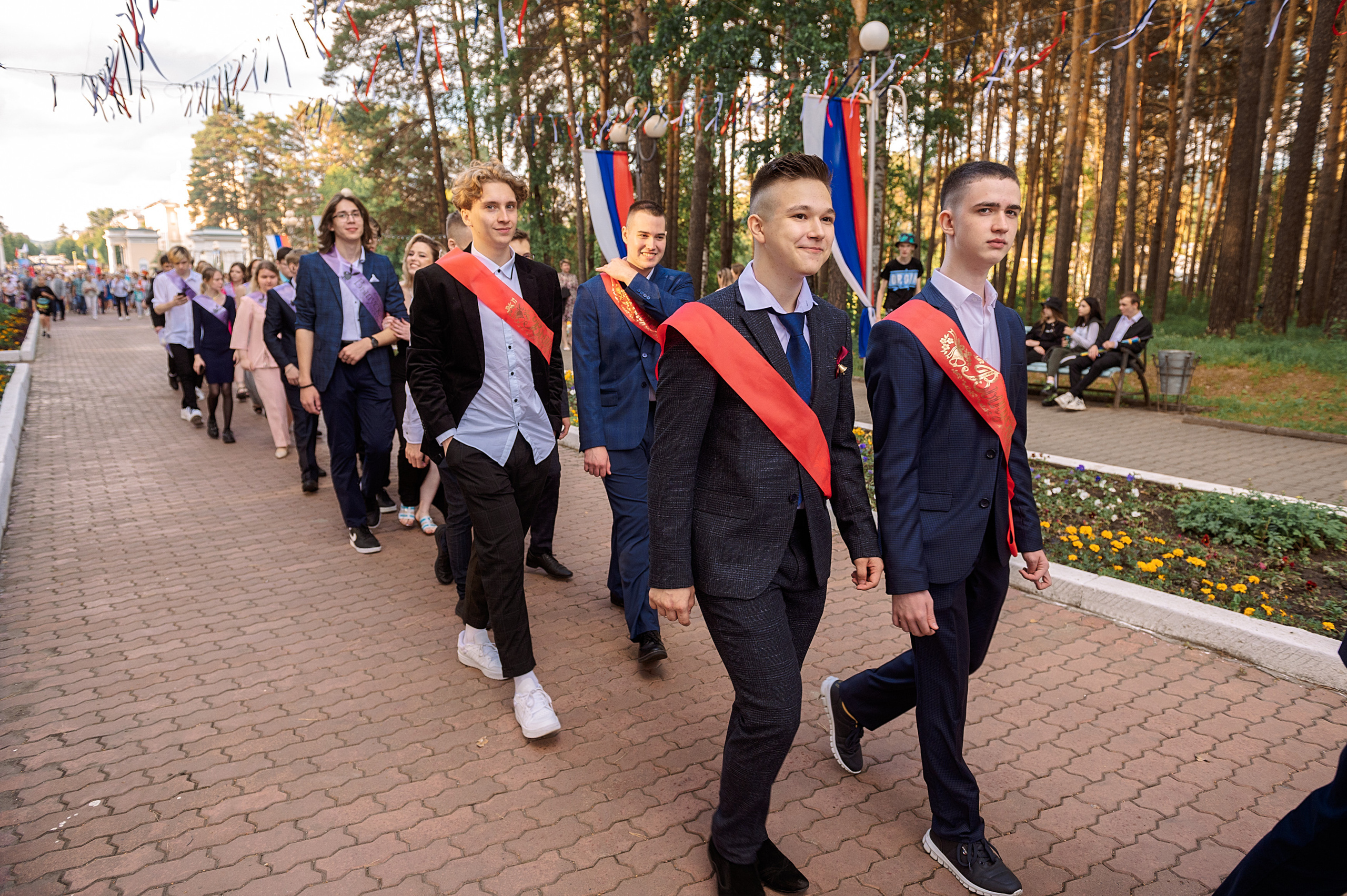 ВЫПУСКНОЙ 11А шк106. Семейный, свадебный, школьный фотограф в Железногорске Целуев Андрей