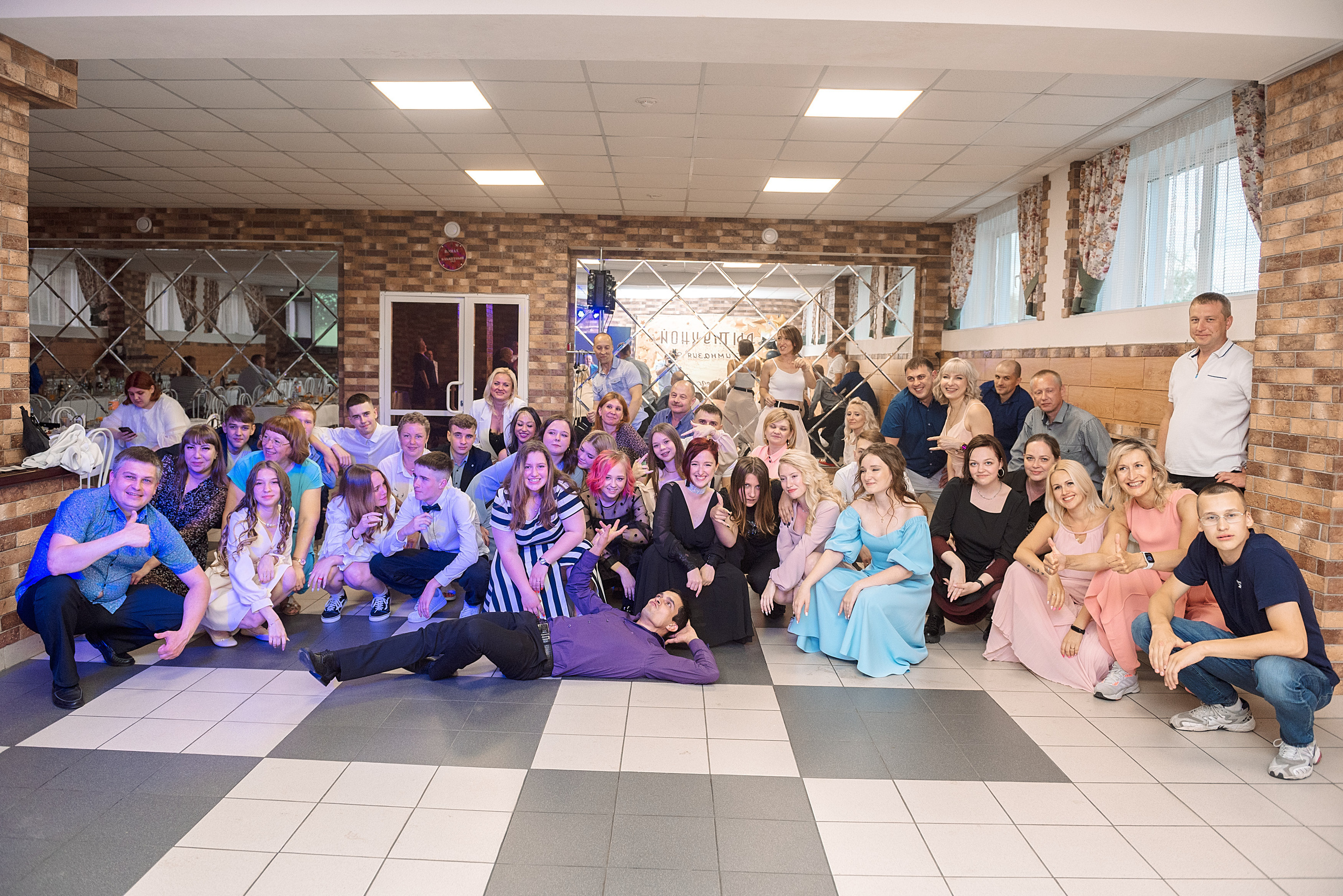 ВЫПУСКНОЙ 9кл. гимназия 91. Семейный, свадебный, школьный фотограф в Железногорске Целуев Андрей