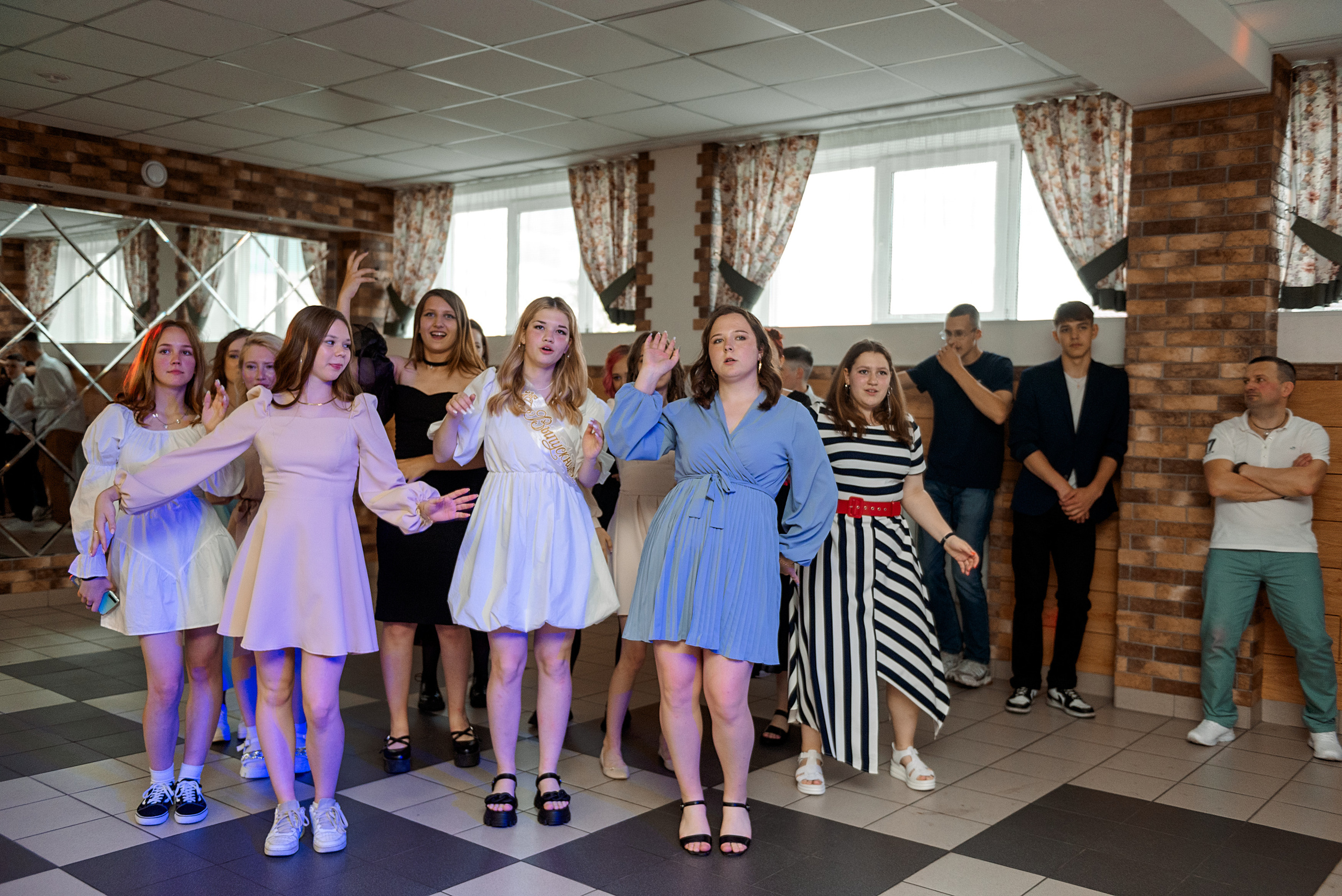 ВЫПУСКНОЙ 9кл. гимназия 91. Семейный, свадебный, школьный фотограф в Железногорске Целуев Андрей